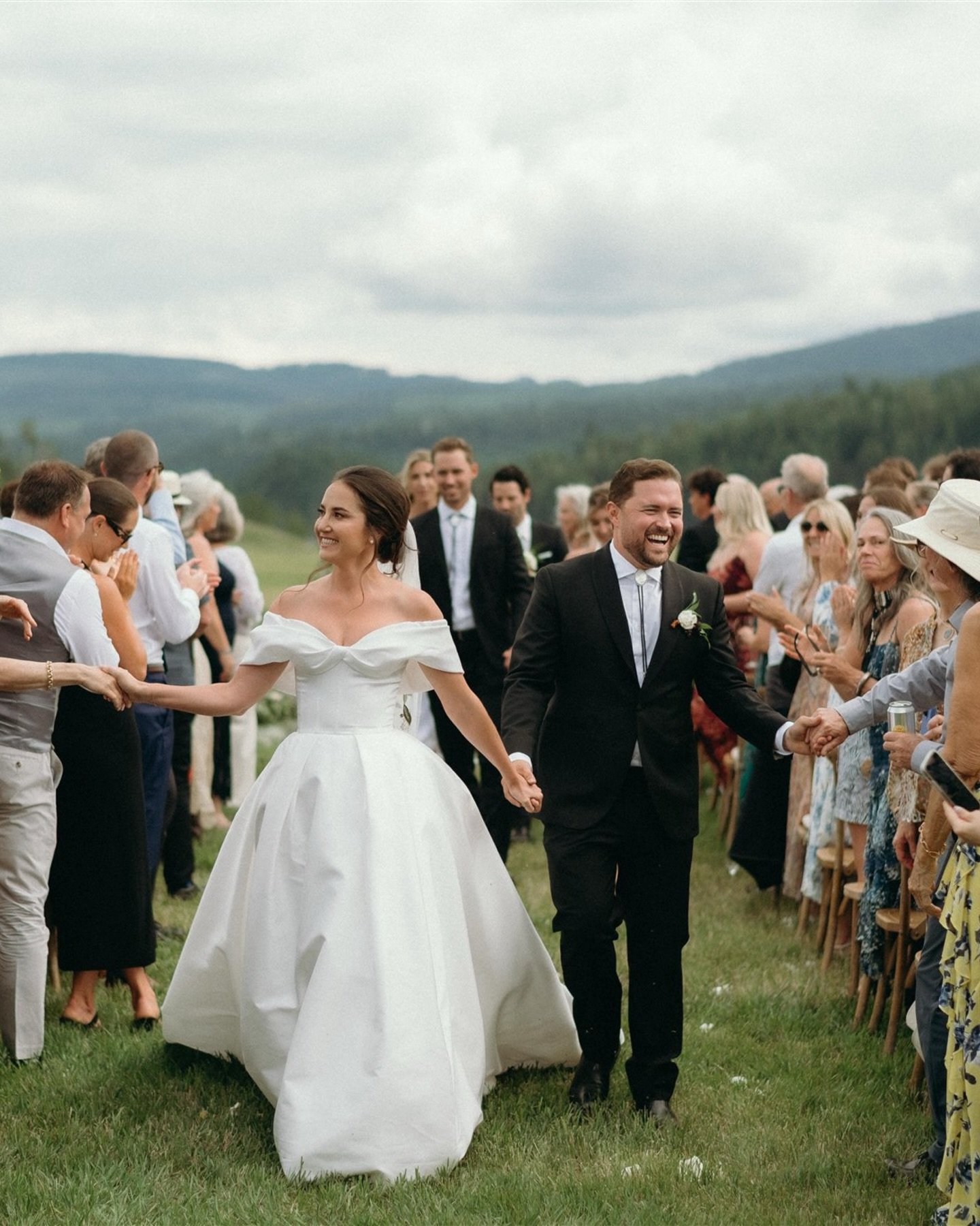 Same ranch. Different couple, different celebration. 🐴 Don&rsquo;t miss the last slide - E+Js reception entrance on horseback, I still get goosebumps! 💛 ⁣
⁣
Vendor Team:⁣
Wedding Planner | @filosophi
Caterer | @cocktailscanapes⁣
Floral / Decor | @p