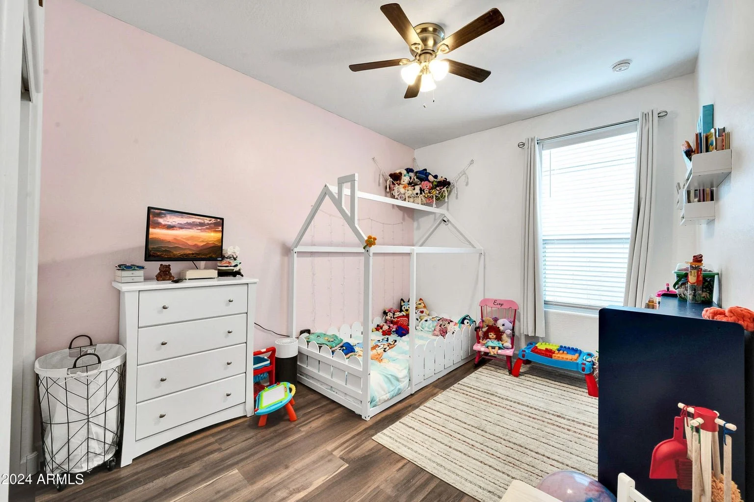 Wrigley Bed 3.jpg
