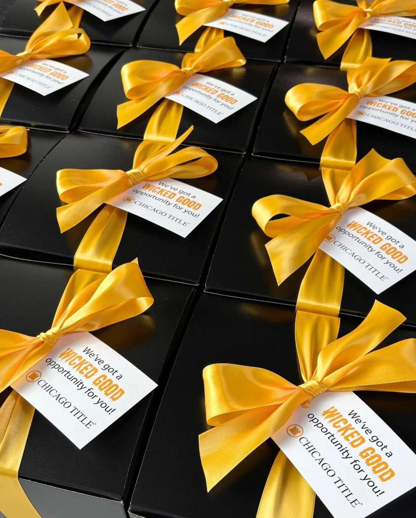 Recruitment gifts...but make it seasonal and fun 👻🎃
.
.
.
halloween gifts, boo gifts, corporate gifting, gift ideas, curated gifts