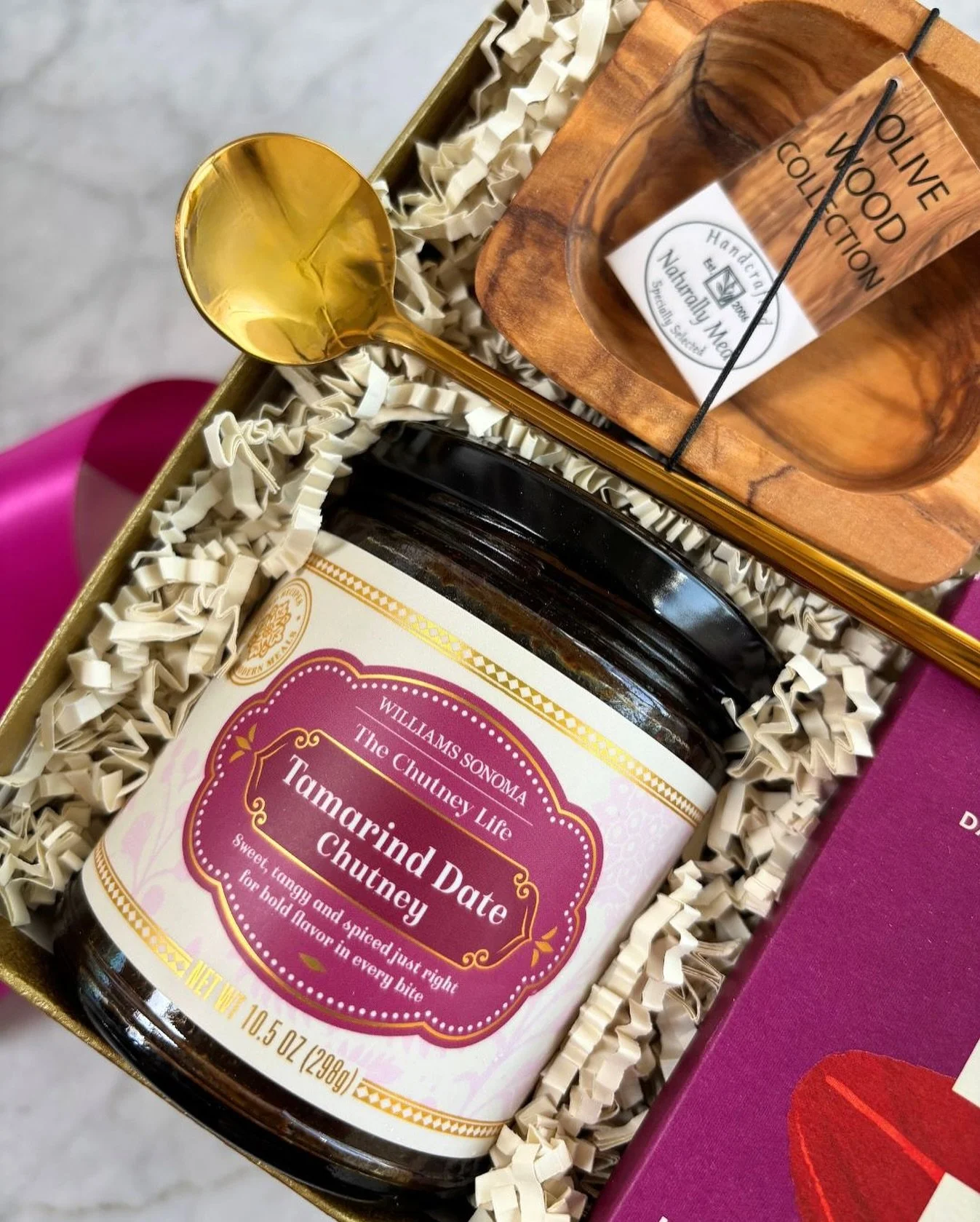 Mood: candles lit, sweets in hand, and gifting done, thanks to the @thechutneylife x @williamssonoma collab 😉

Happy Diwali, friends! 🪔💛
.
.
.
#happydiwali #diwaligifts #thechutneylife diwali gifts, diwali gift ideas, custom gifting, curated gifts