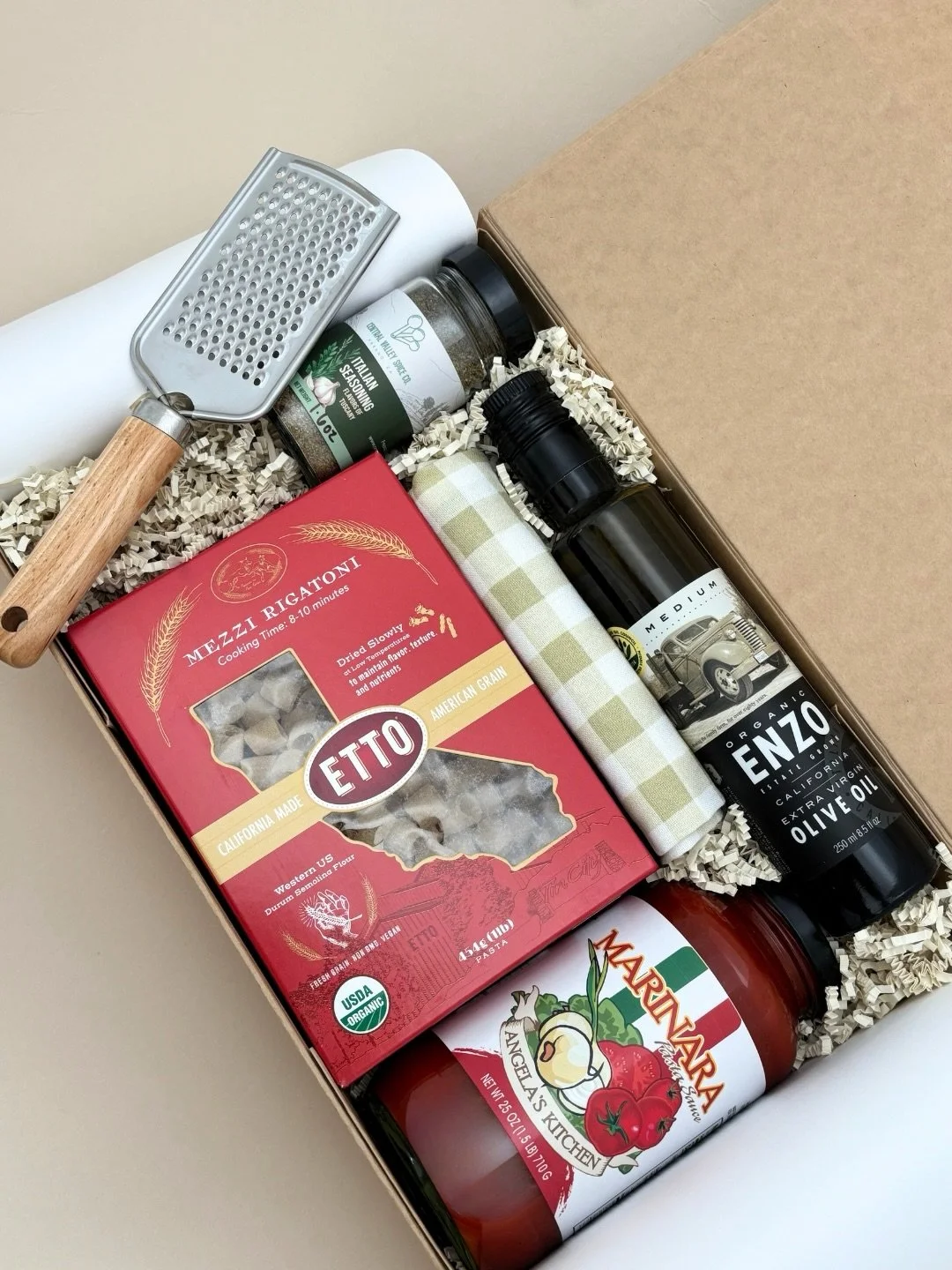 Here&rsquo;s the thing: corporate gifts that support small, local businesses are always a win because they show you care about your community and contributing to its growth 🙌🏽

In my latest blog post, I&rsquo;m sharing more about why gifts that sup