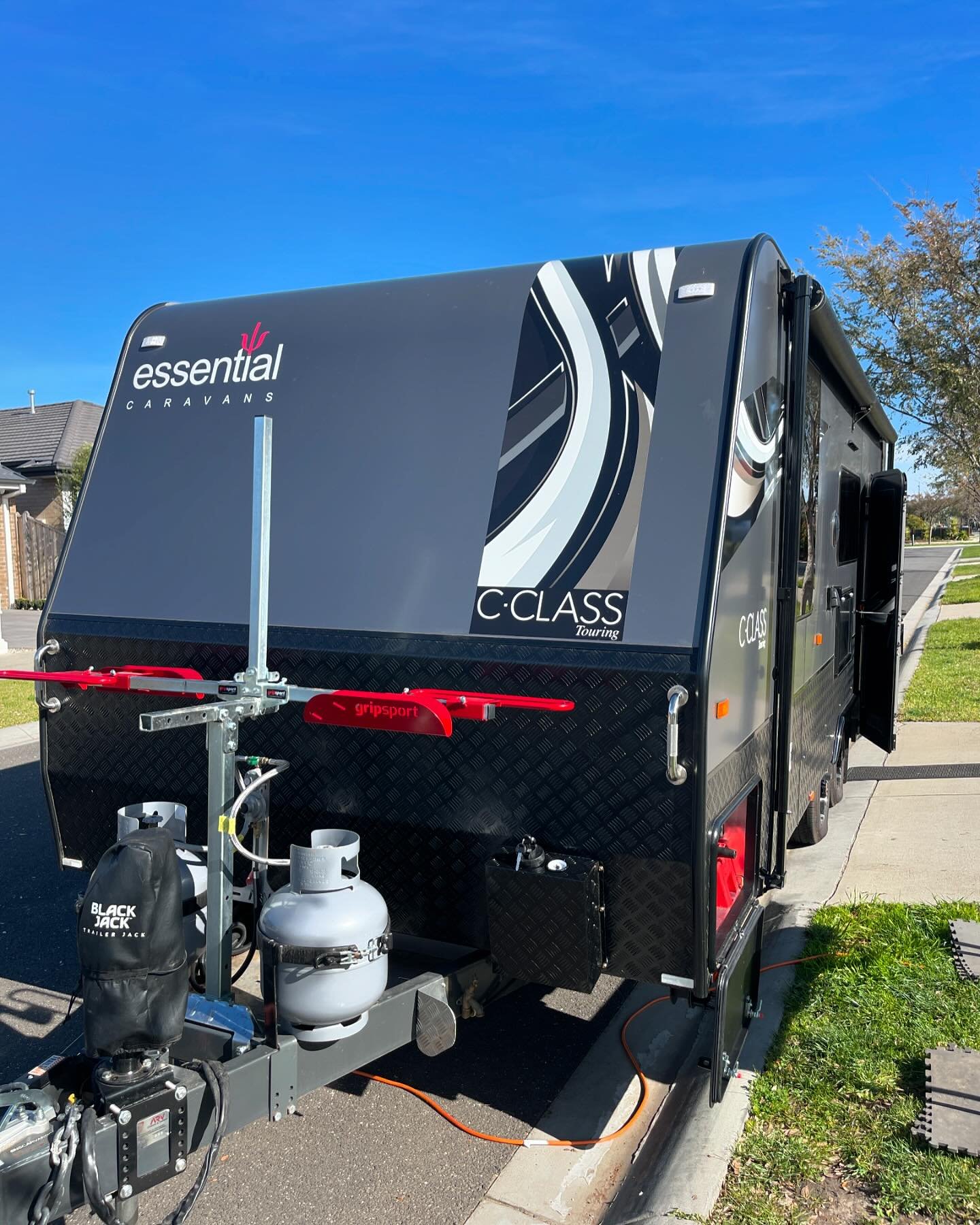 Another Aufocus 2kW MZ (Bluetooth) Diesel Heater installed into this C-Class!
Supplied with black checker plate fuel tank cover and main unit cover ✅

Contact us today to book your installation in, August is filling up quickly 🔥❄️