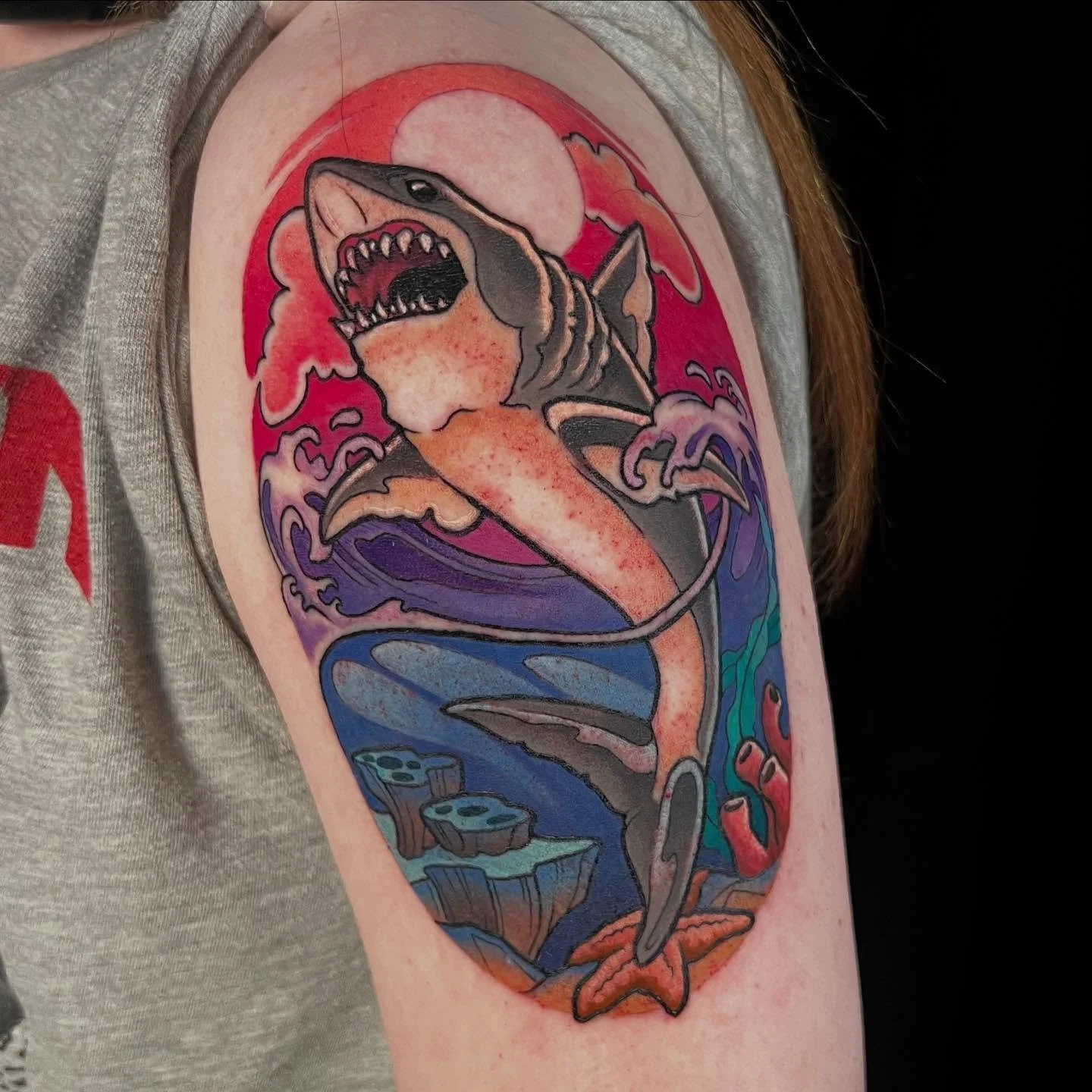 Little sharky sunset piece for this lovely client! Thank you for your trust in this cutie piece! I&rsquo;d love to do more traddy inspired vibrant creatures! Thanks for looking🥰
.
#sharktattoo #sunset #traditional #colorfultattoo #bisexualflag #neot