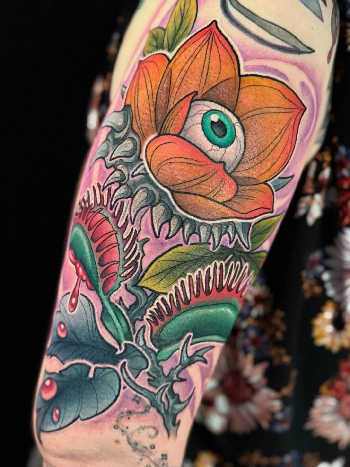 Little throw back of a spooky arm piece I did! 👁️
.
#utahartist #neotraditionaltattoo #utahtattooshop #spookytattoo #creepytattoo