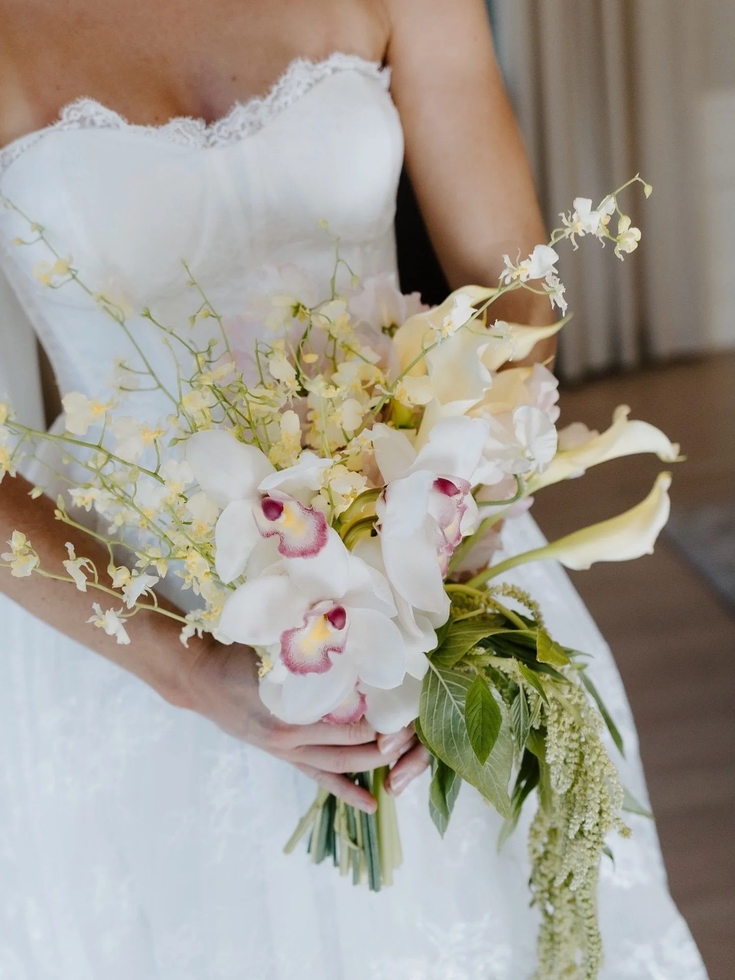 Color story that makes me smile every time 🌸💛💚 Pink, green, and yellow forever has my heart
⠀⠀⠀⠀⠀⠀⠀⠀⠀
Photo: @alex.mariephoto 
Venue: @monserateweddings