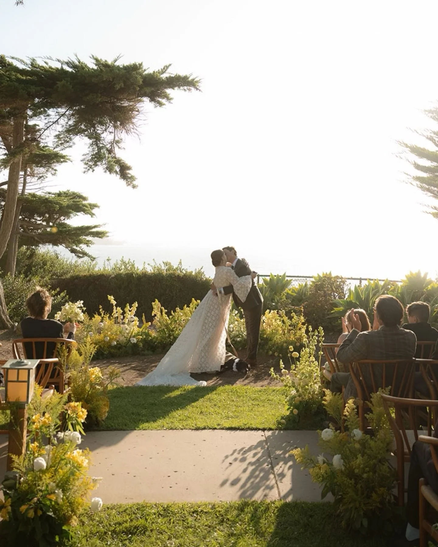 The most magical wedding florals on the prettiest of fall days! Had the best time flowering for A + M 💛

Photo: @wendygphotography 
Planning : @lunawilddesign 
Venue: Martin Johnson house