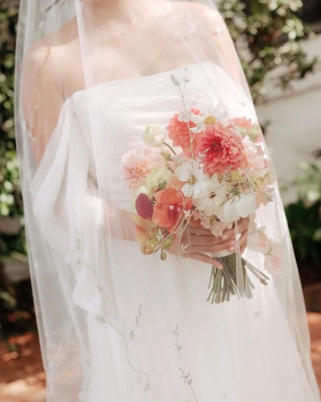 Proof that love + flowers really are the perfect pair 💐✨
⠀⠀⠀⠀⠀⠀⠀⠀⠀
⠀⠀⠀⠀⠀⠀⠀⠀⠀
⠀⠀⠀⠀⠀⠀⠀⠀⠀
Photo @kristyntaulanephoto 
Venue @theoldrancho
