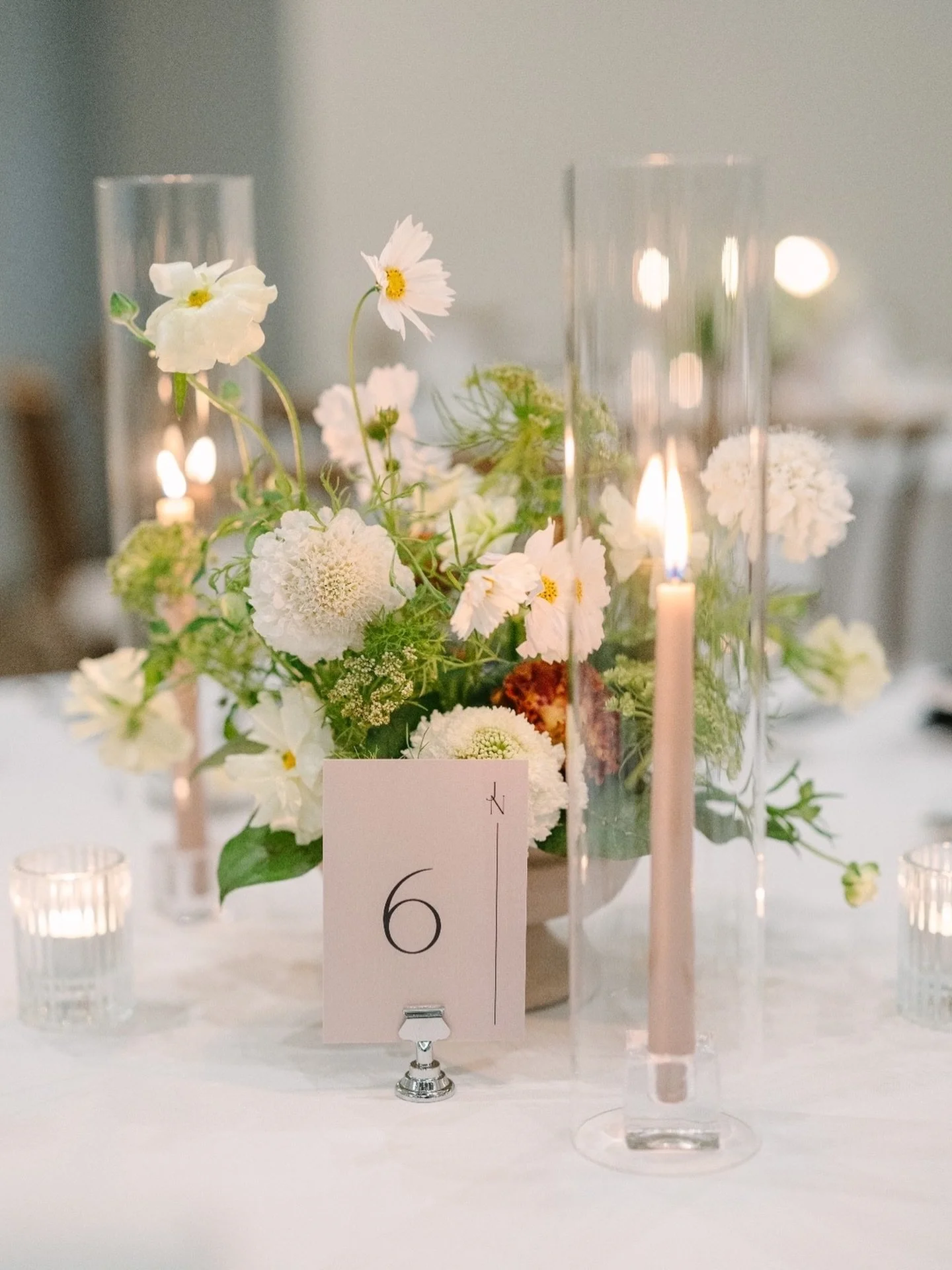 Made these wild and organic centerpieces for N &amp; J&rsquo;s special day at Monserate Winery 💕
⠀⠀⠀⠀⠀⠀⠀⠀⠀
Loose, garden-like, and slightly unexpected, like it grew right where it landed! I love when arrangements feel alive rather than overly styled