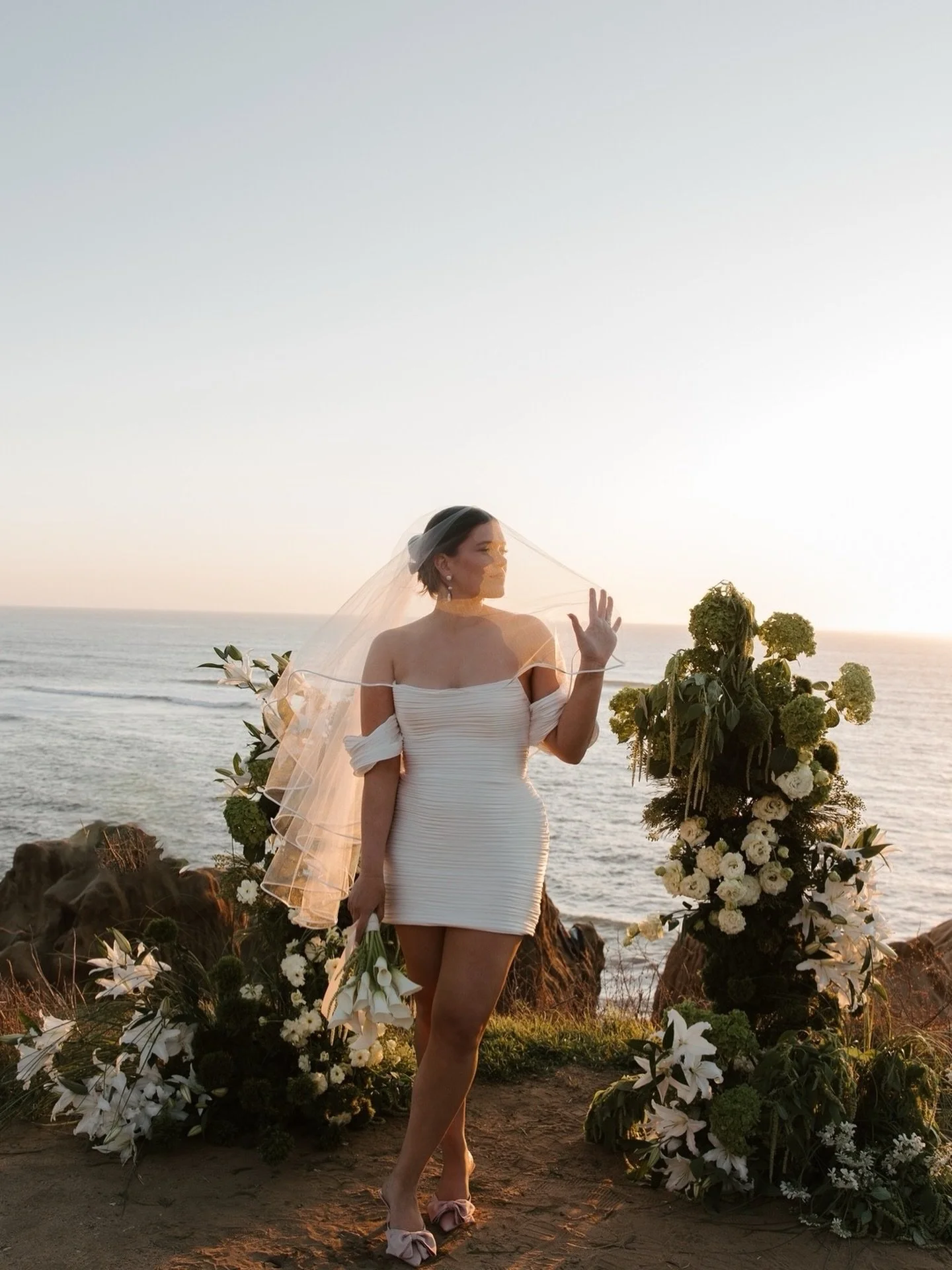 Take me back to this sunset cliffs day ✨✨✨
⠀⠀⠀⠀⠀⠀⠀⠀⠀
⠀⠀⠀⠀⠀⠀⠀⠀⠀
⠀⠀⠀⠀⠀⠀⠀⠀⠀
⠀⠀⠀⠀⠀⠀⠀⠀⠀
Photo: @mckenziephotoandfilm 
Concept and Host: @laurenwintzphoto @mckenziephotoandfilm @drift.retreats 
Florals: @daydreamflorals
Planner: @moment2momentevents 
Dress
