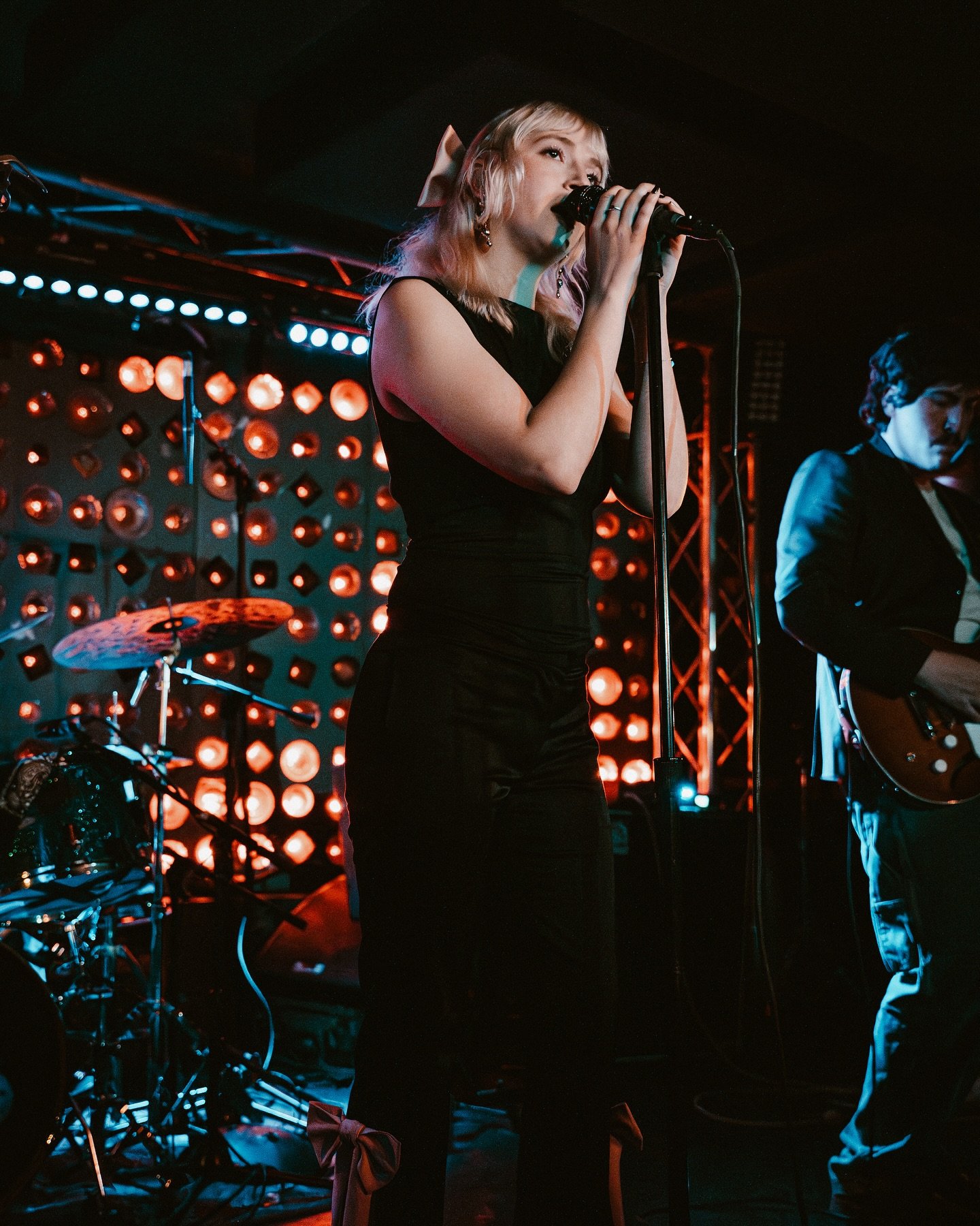 big @girlpuppy fans over here at thirteen magazine! 🐶

@clickedbykath captured her set at baby&rsquo;s all right in new york, check out all the memories on our site now!