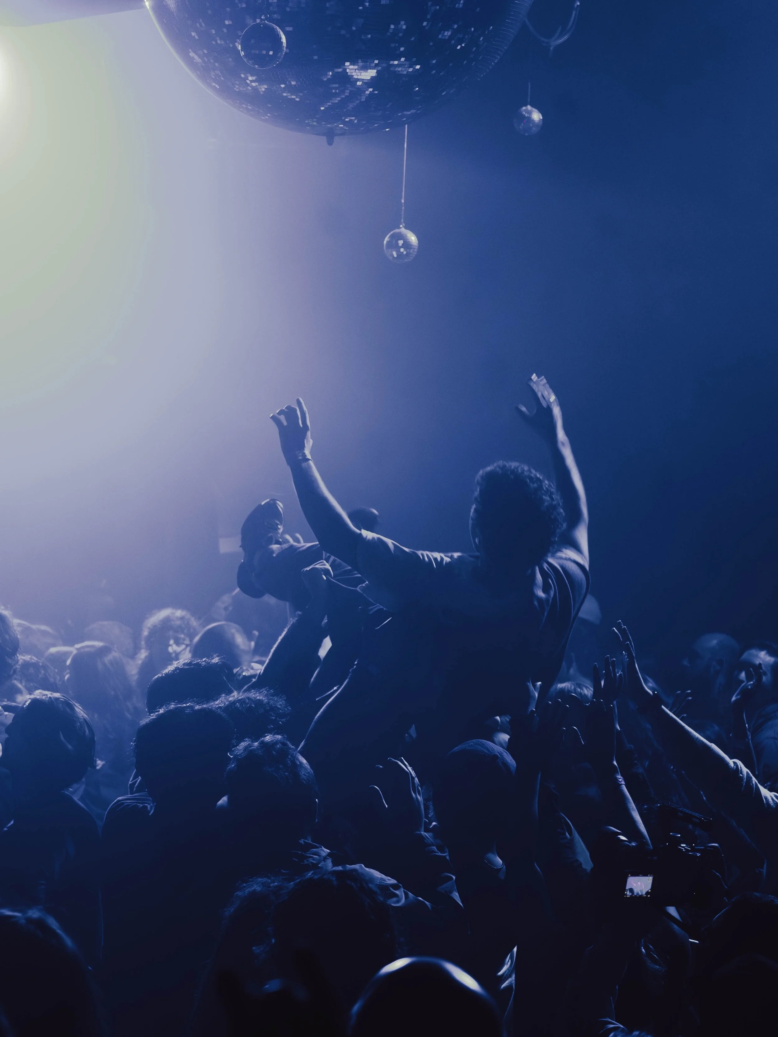 @gurriersband absolutely CRUSHED it in new york recently 🌟

thirteen was lucky to have @rhymeswitheve there to capture all they had to offer! check out the full site review on our site now!