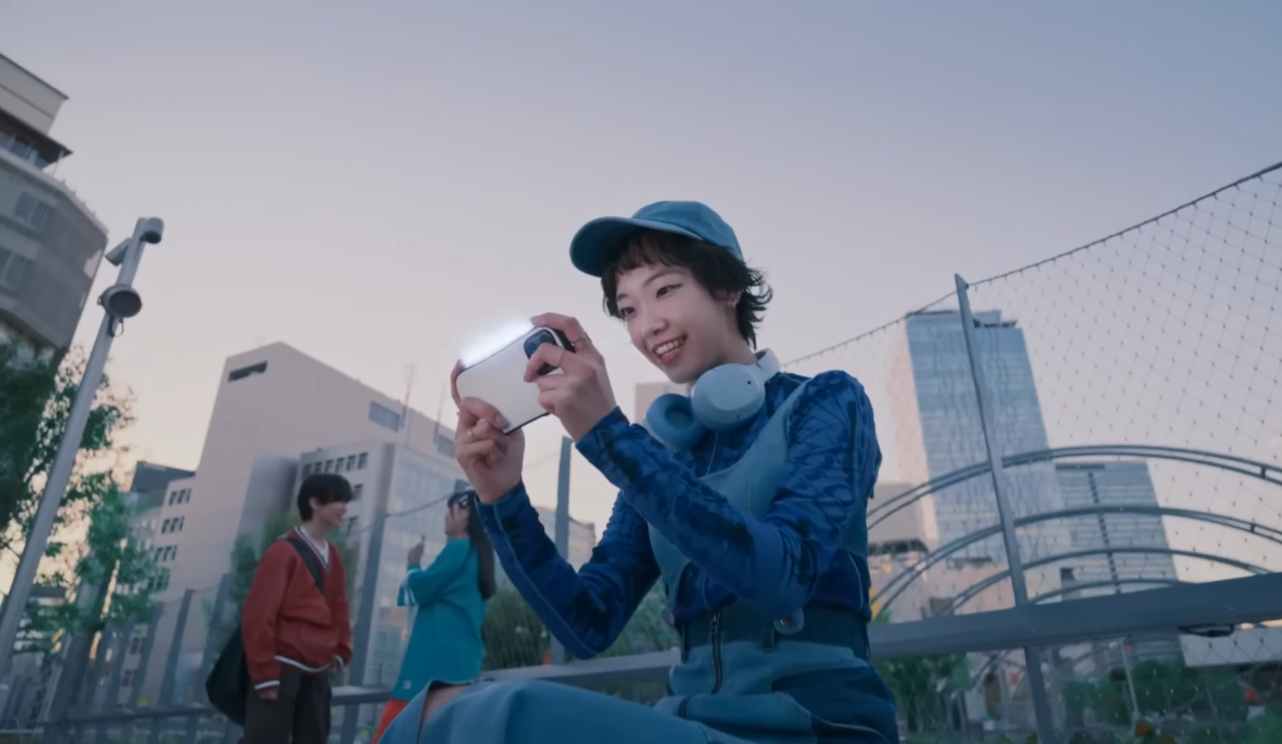 A player is enjoying a game of Pokemon Champions outside