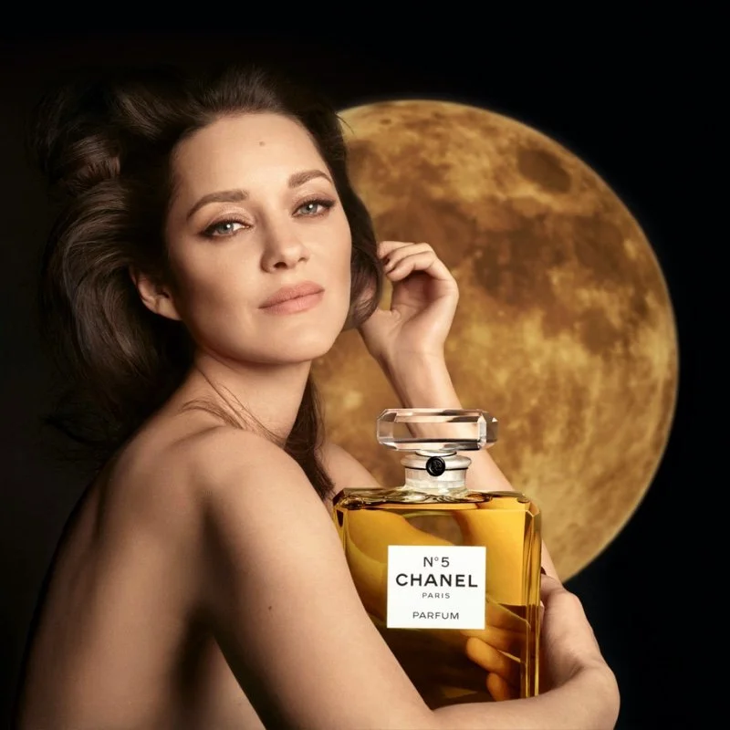 Marion-Cotillard-Chanel-No-5-Holiday-2022-Fragrance-Campaign.jpeg