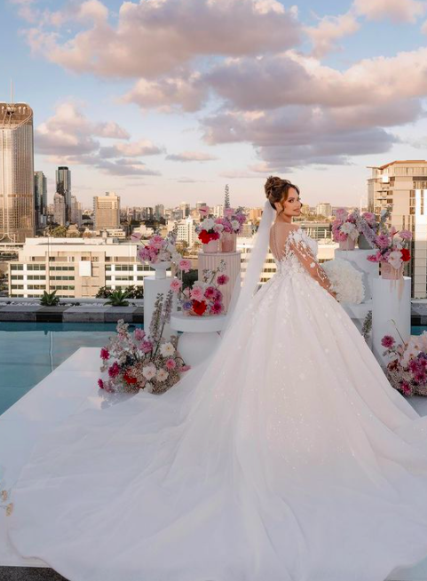 Main Event Weddings 3.png