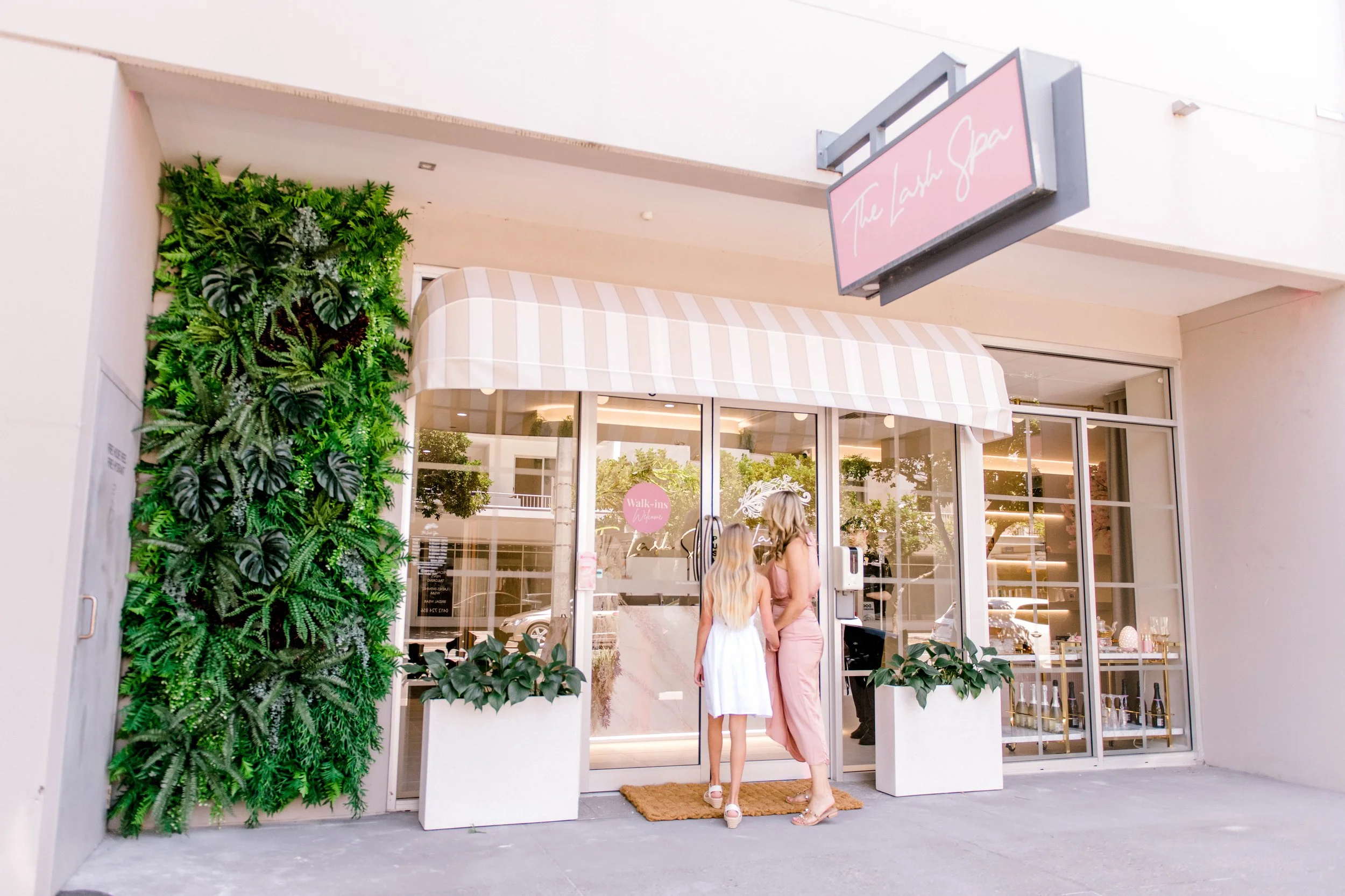 12-varsity-lakes-salon-exterior.jpg