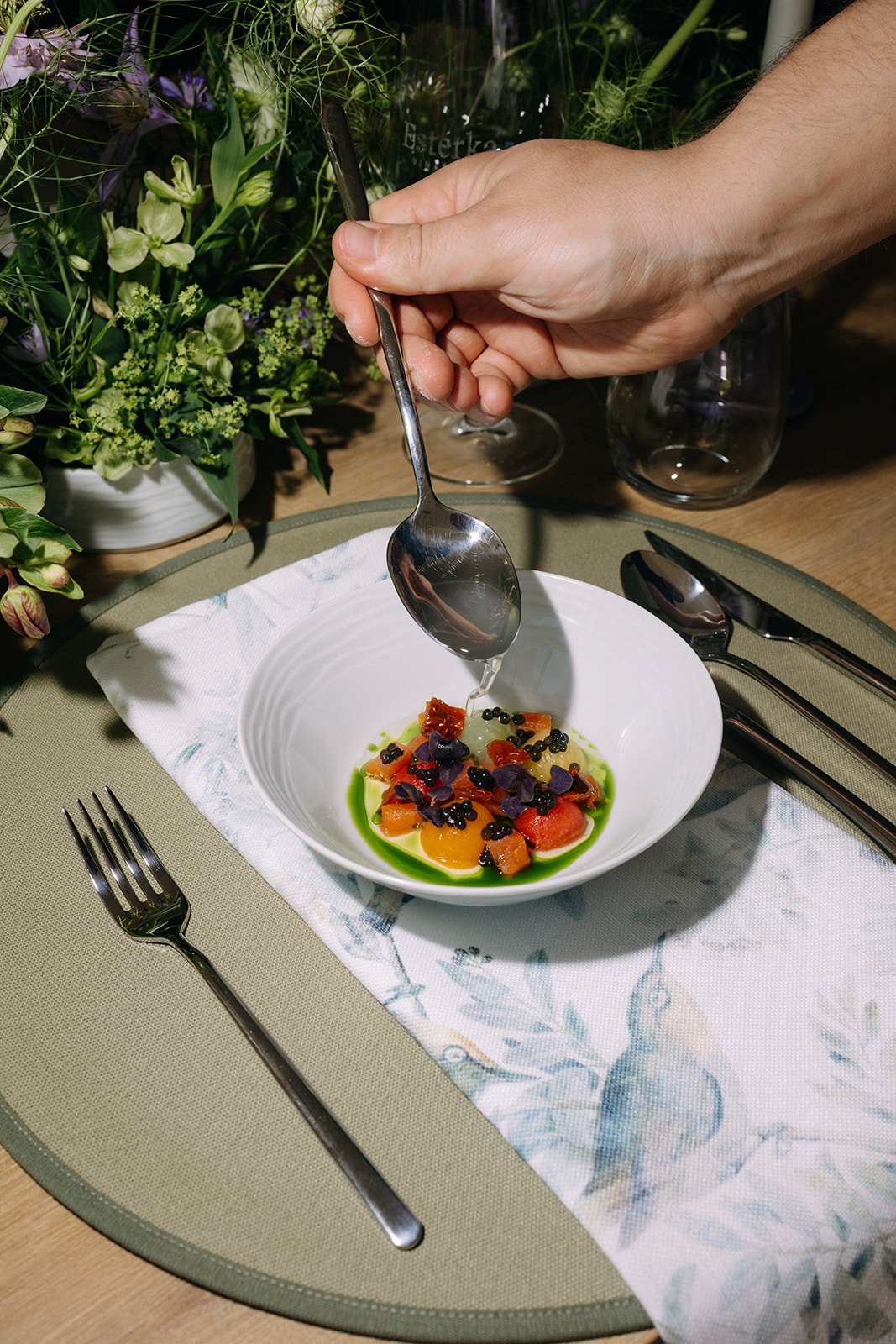Focení degustační večeře ve Vinárně Esterka: Jak zachytit atmosféru výjimečného gastronomického zážitku