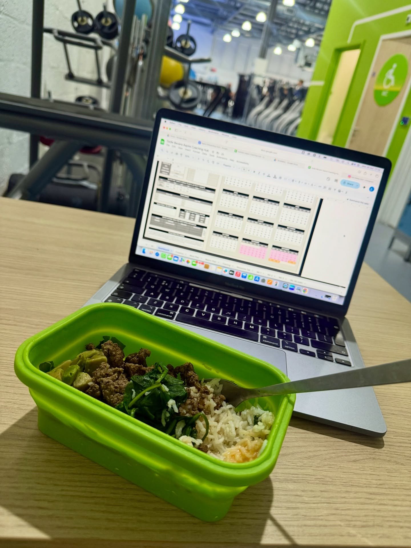 It&rsquo;s been a week&hellip; 

Client set ups: laying the foundations heading into 2026
Pump cover season is upon us 
We scrub up well - the Low wedding 
Liquid fuel for the road (Hortons &gt; Starbucks 👀)
Being a girl trying out heatless rollers 