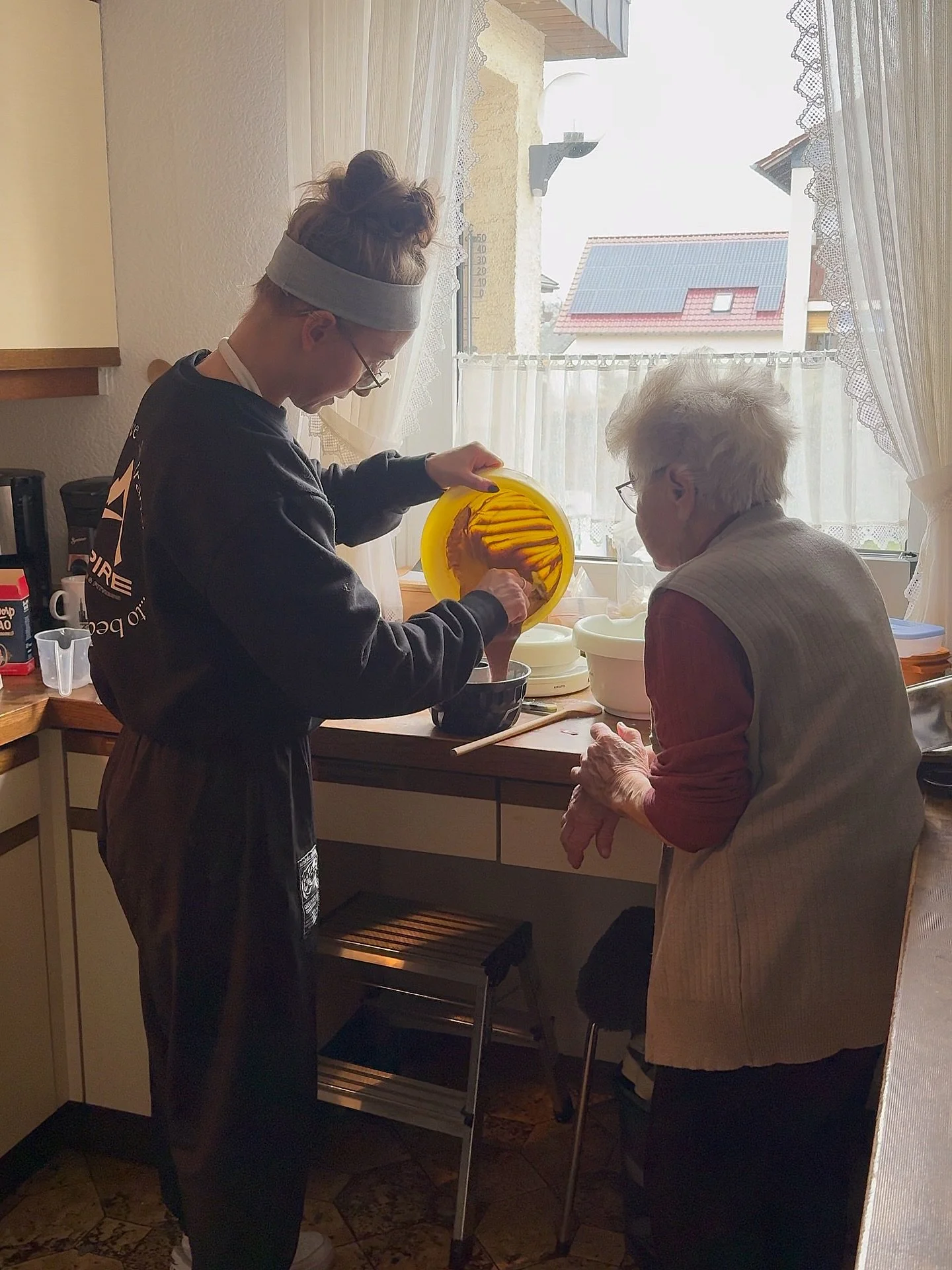 Rounding up a wholesome week

Family time in Germany 🇩🇪 
Training snippets 
Deloading and reloading 🥨 🥣 
Getting into the Christmas spirit 🎄 
Work on the go 💻 ✈️