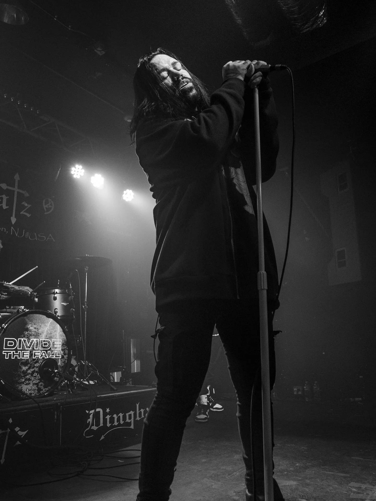 &amp; back to a stretch of shows.

Cleveland, OH. 
we&rsquo;re at no class tonight with @ftfdband 
doors at 6pm

📸 @sarahcarmodyproductions