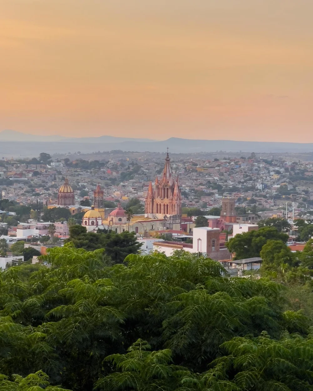 Sometimes all you need is a change of scenery..✨
.
.
.
#casakarinasma #sanmigueldeallende #visitmexico #travelgram #mexico #glassbottompool #luxuryworldtraveler #hippiechic #livetheadventure #lovemexico #holidayhome #vacationhome #mexicodesconocido #