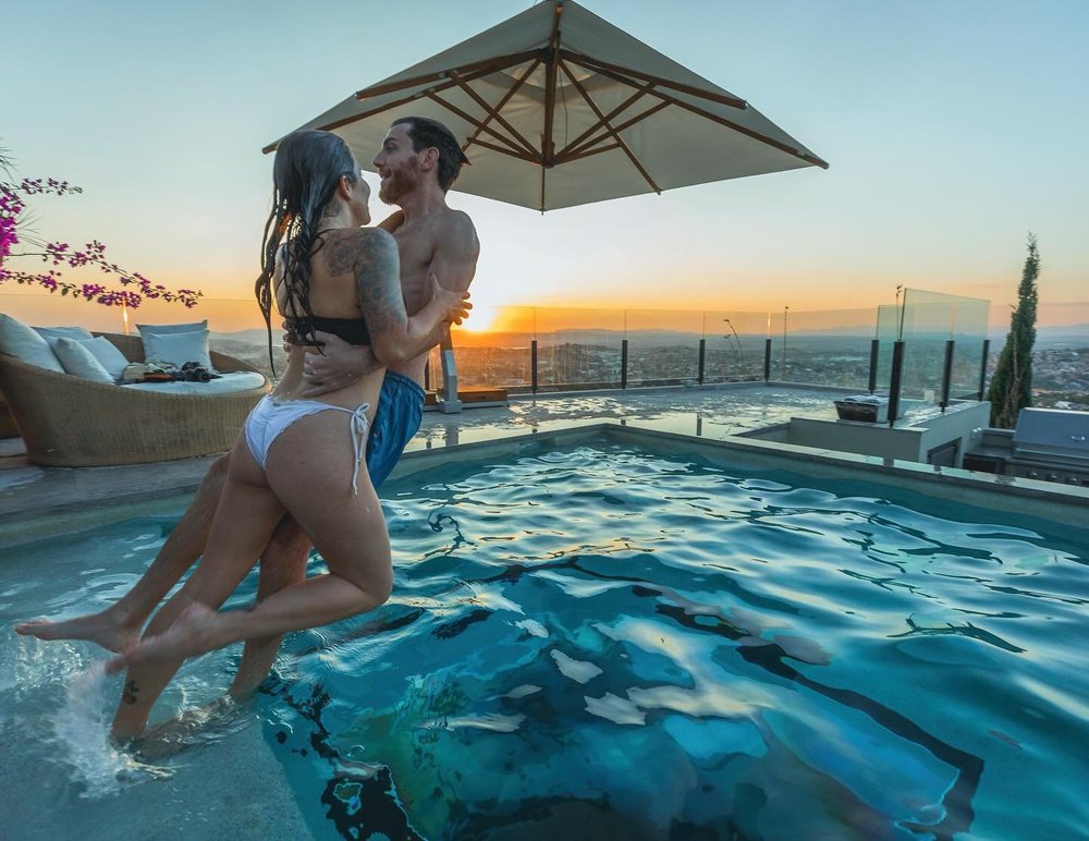 Falling for you!! 🧜🏻&zwj;♀️ 😍💦
.
.
.
#sanmigueldeallende #bridal #bride #bridetobe #destinationwedding #lifestyleblogger#sanmiguel #vive_mexico #weddingdecor #weddingdress #weddingideas #weddinginspiration #weddinginspo #weddingphotographer #wedd