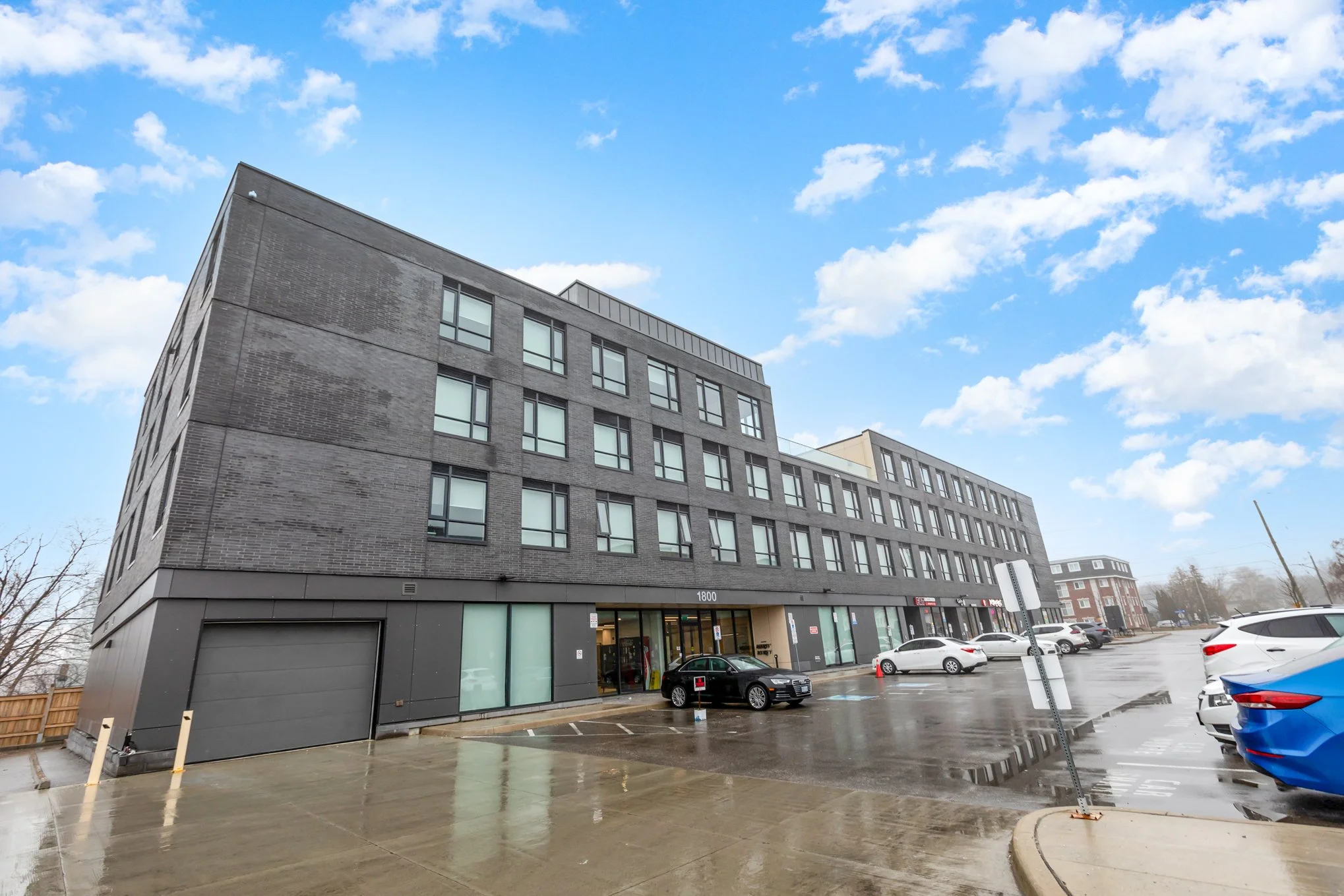 1800 Simcoe bldg.JPG