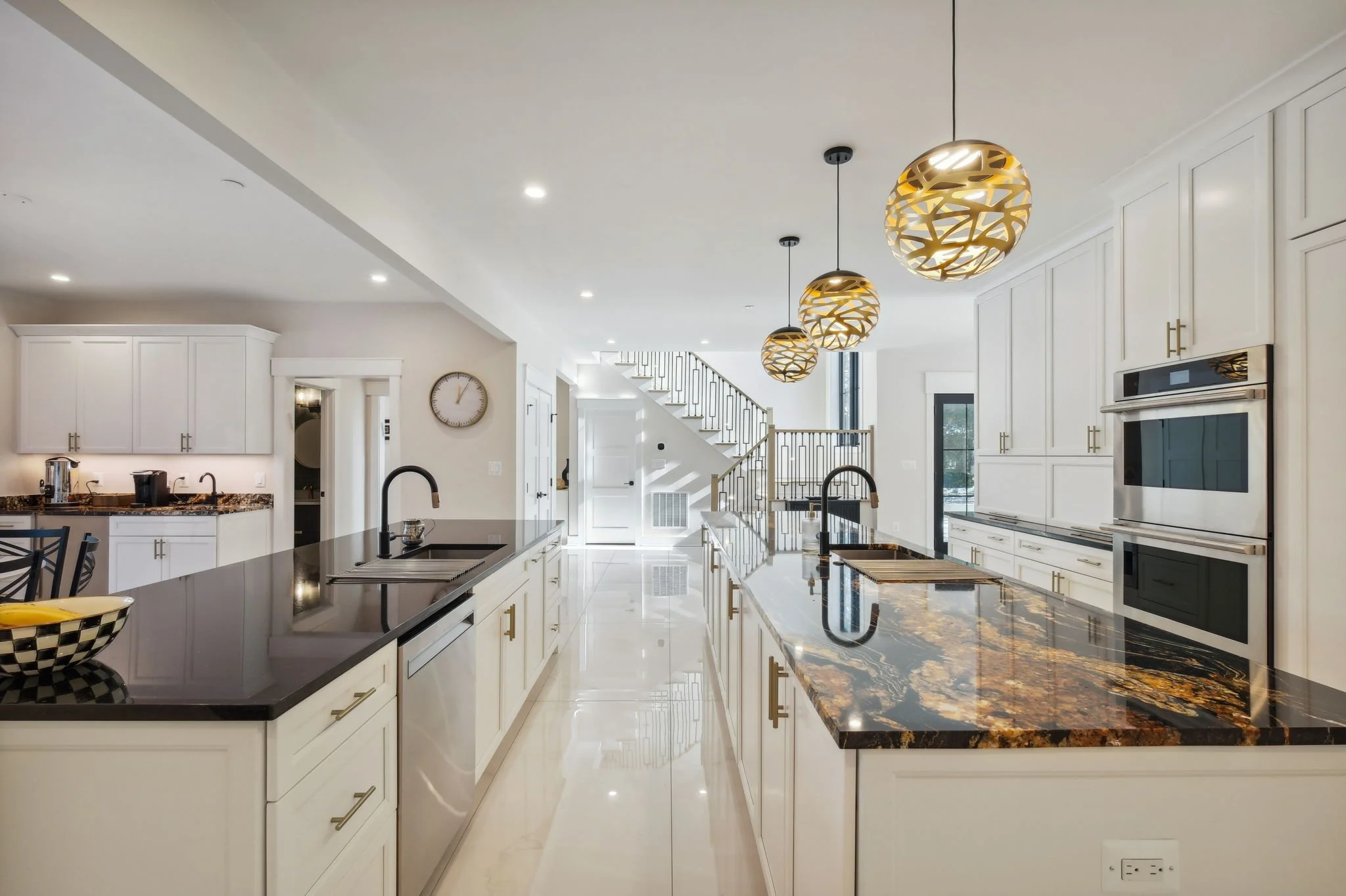 Peninsula and Breakfast Bar