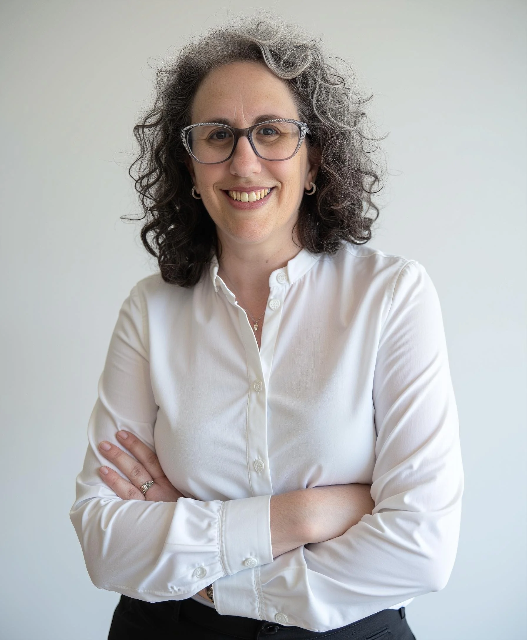 Yael Weinstein with curly hair