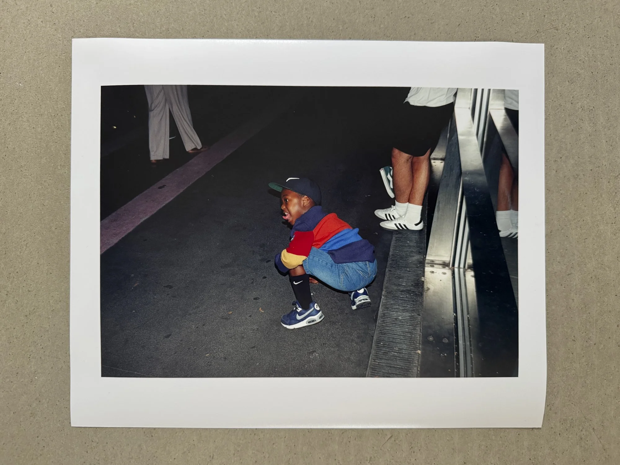 Enfant qui tire la langue