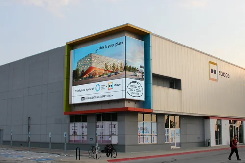 Campaign banner on a building exterior