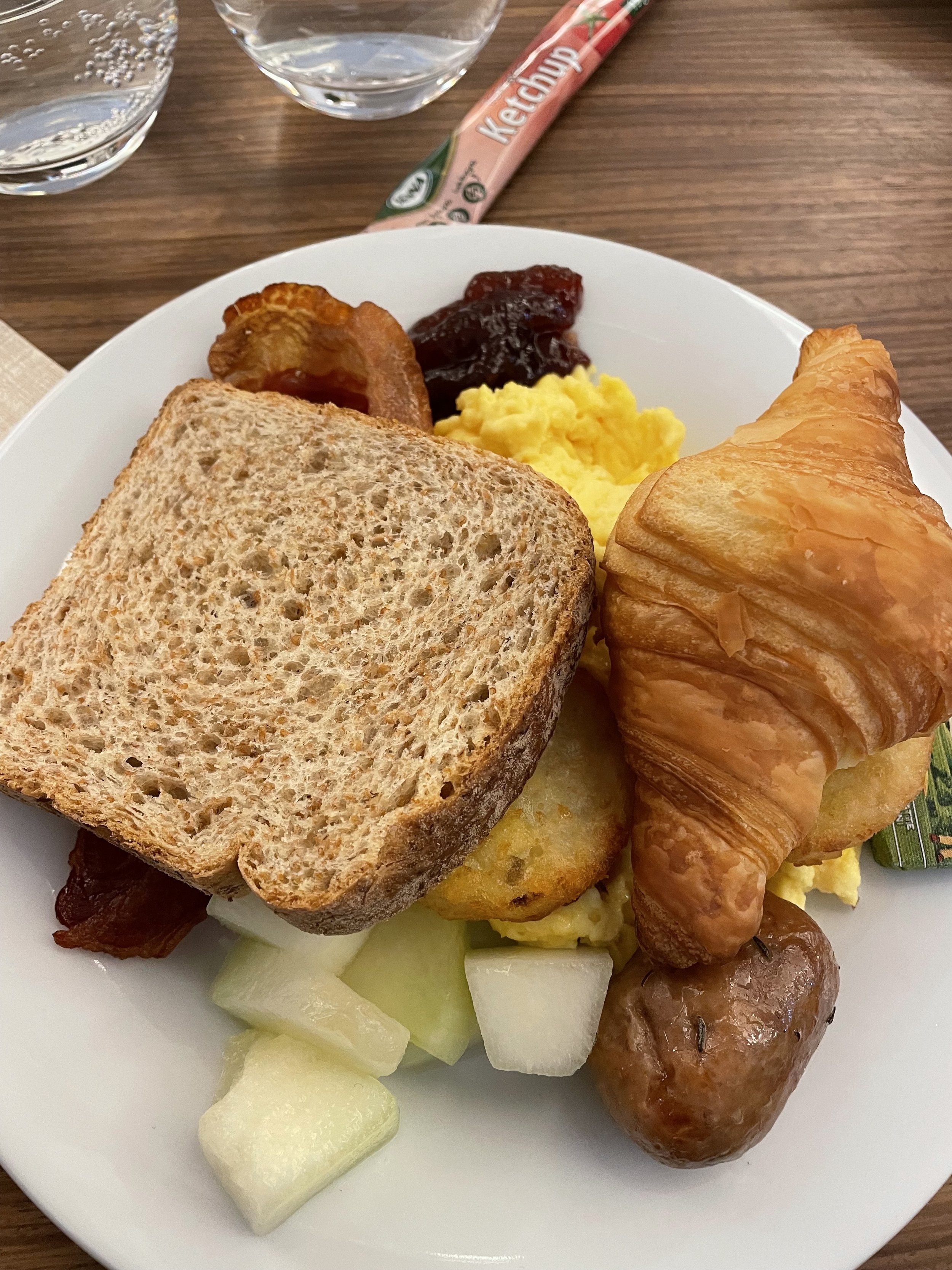 Breakfast moscati bistro resturant at courtyard by marriott rome central park in italy