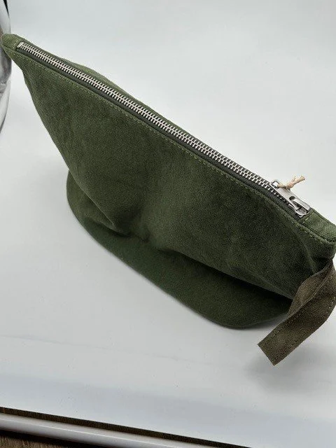 Kosmetiktasche  dunkelgrün.jpg