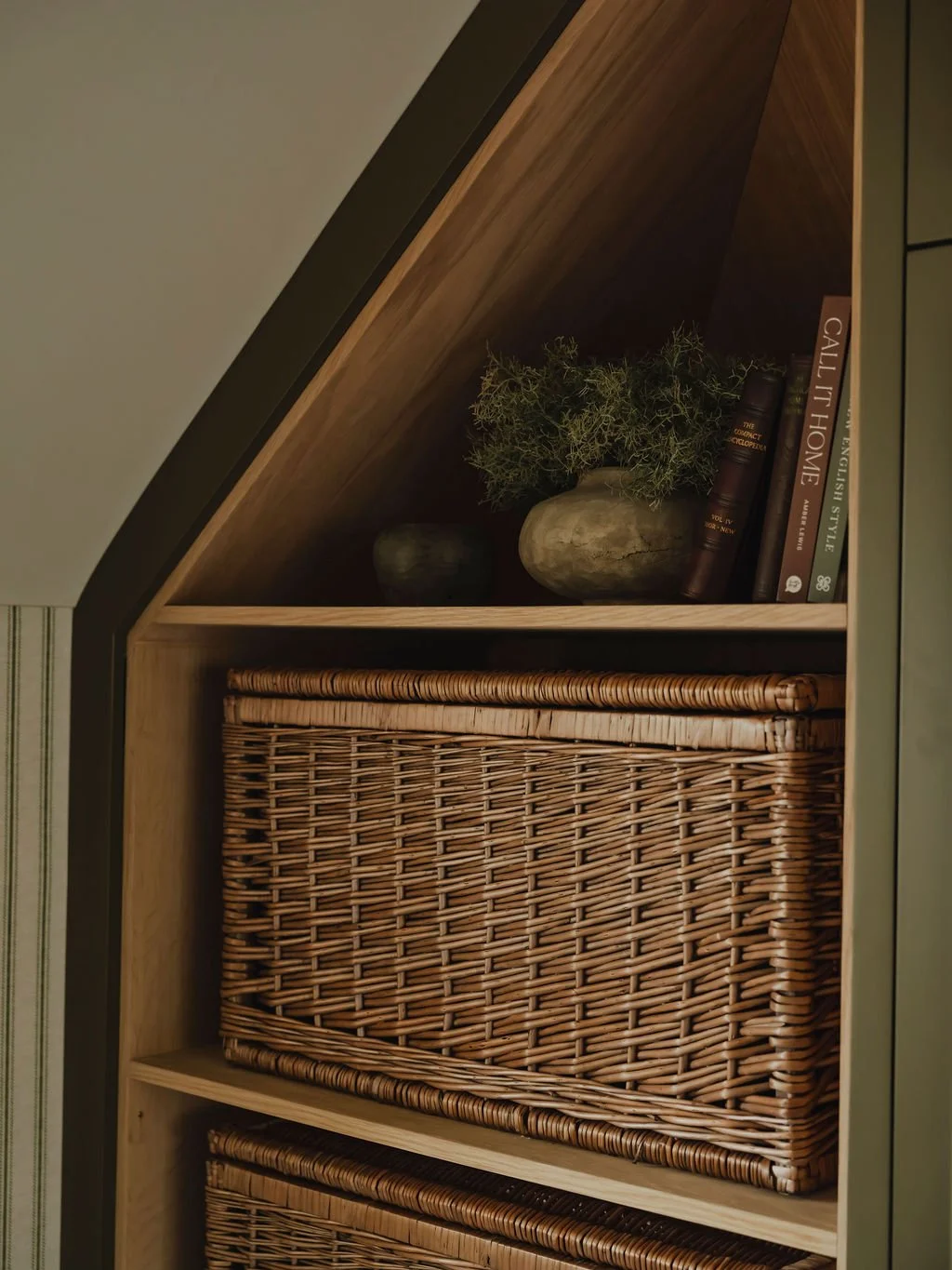 Tailored bedroom storage and bespoke wardrobe joinery in Bourne End, Buckinghamshire
