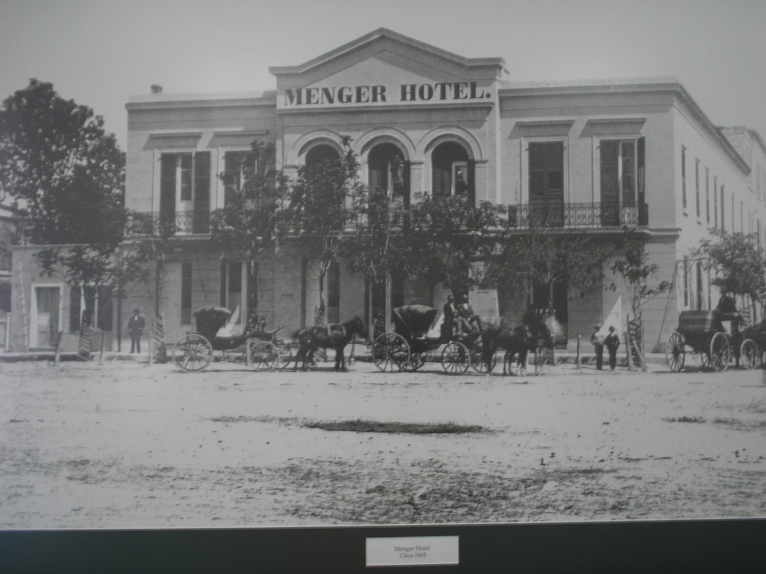 Menger_Hotel_San_Antonio_Texas_photo_of_histrical_photo.jpg