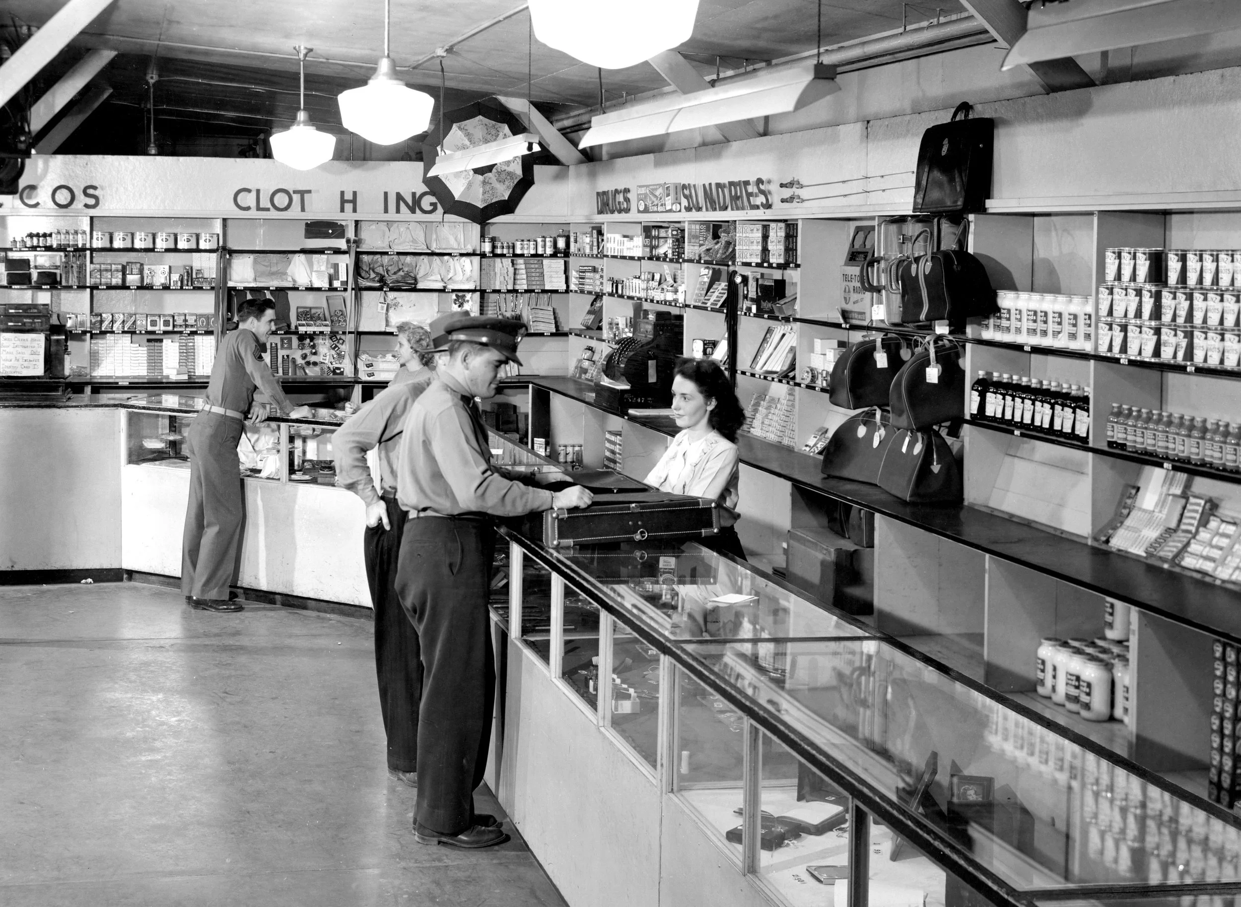 Army_Post_Exchange_Interior_1945_Oak_Ridge_(15206057249).jpg