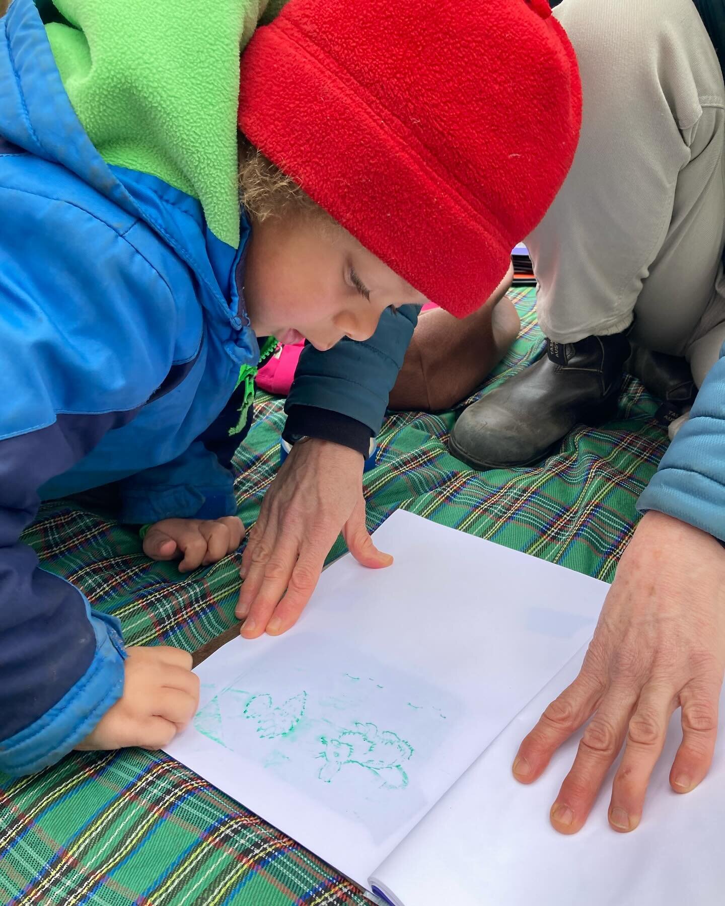 Nursery students are learning about animal tracks. They used templates to make rubbings of tracks in their nature journals. #outdooreducation #forestschooleducation #preschool #commonschool