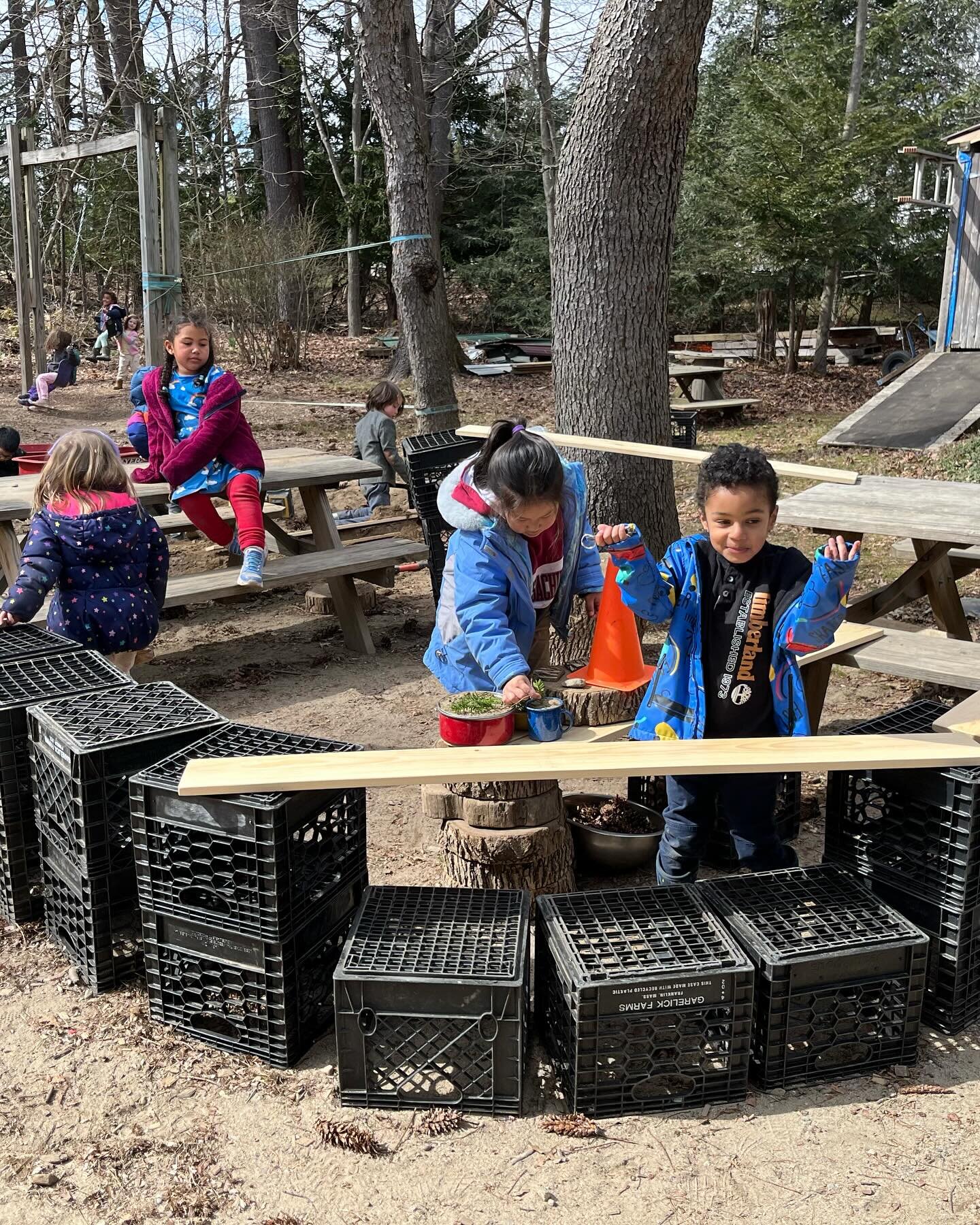 Playing with loose parts allows our students to create their own playscapes while collaborating with one another. Together they build stores, floors and more! #looseparts #loosepartsplay #preschoolactivities #preschool #commonschool #amherstma