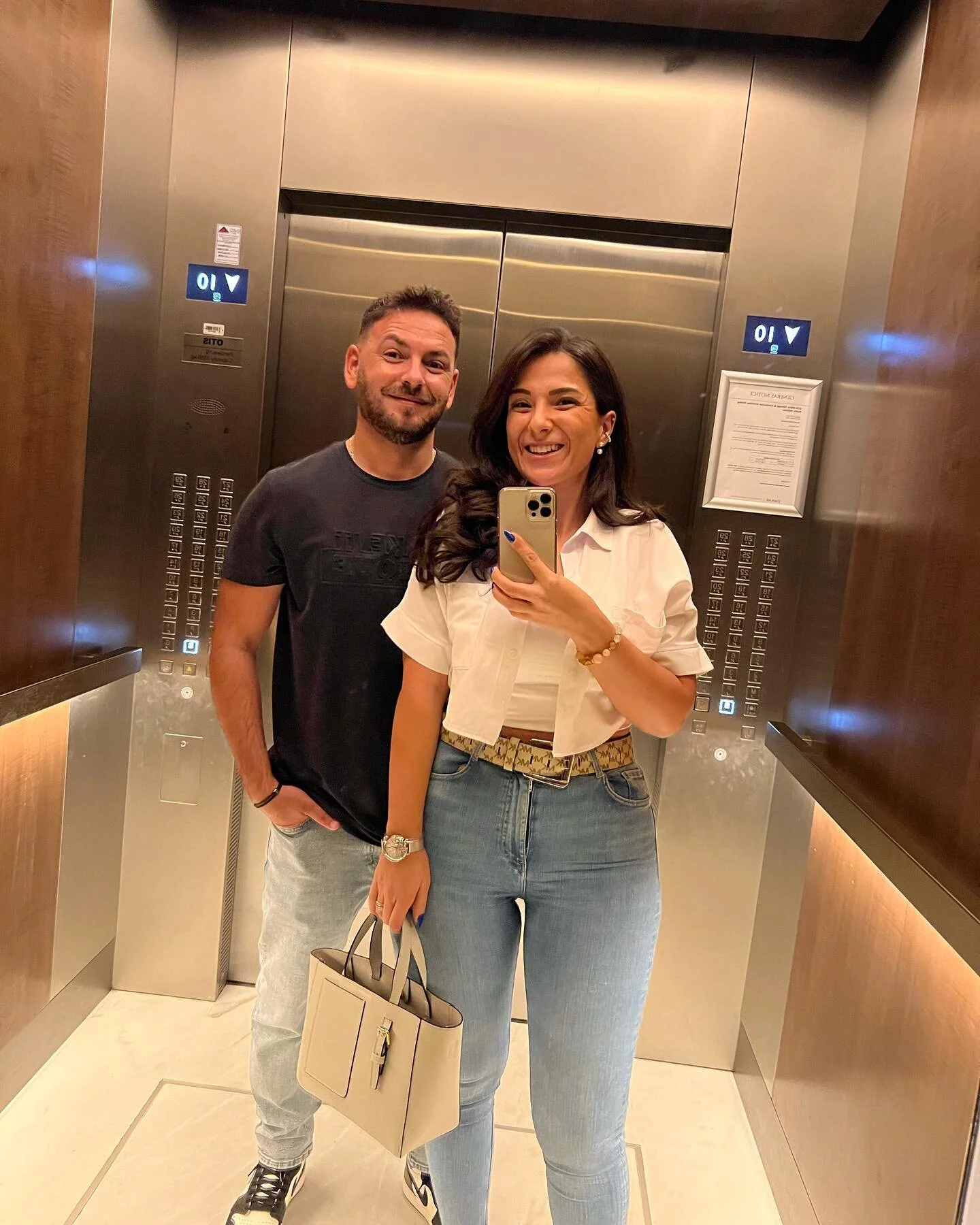 If I had to describe the first week of 2024 I would say energetic, how about you❓ 📸 #recap #week1 

I met so many new great people and experienced so many moments that opened my eyes to so many things 👀 

1 - Going out to meet friends with @moumenu