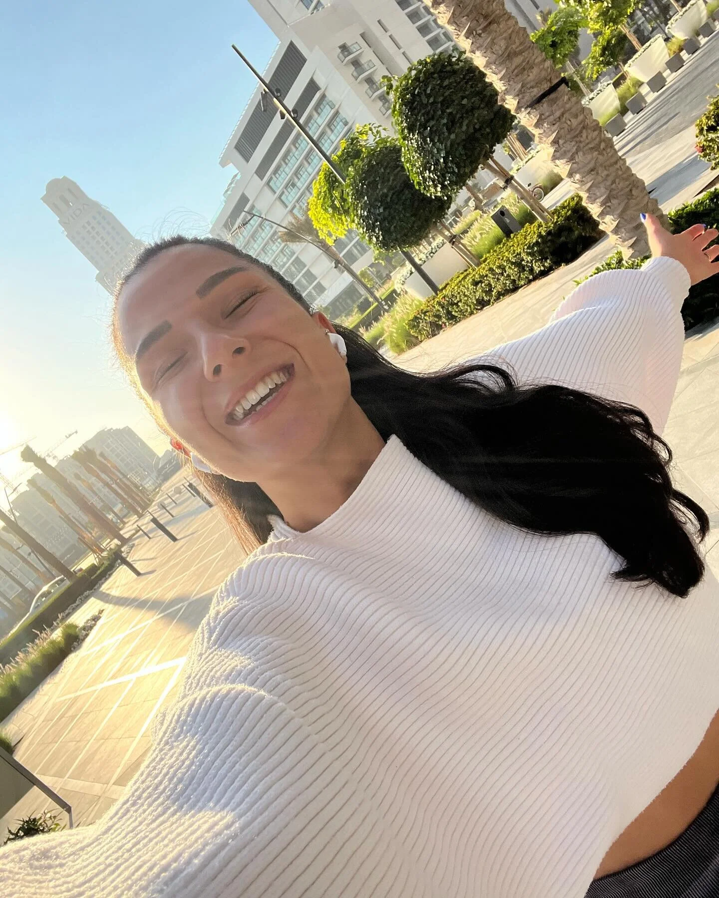 Week 2 of 2024 has been energetic - how would you sum up yours❓ #weeklyrecap #2 

1 - Setting the energy for the week ☀️ embracing positivity and opening up for all the lessons to learn from the week.

2 - Finished the last things for something that 