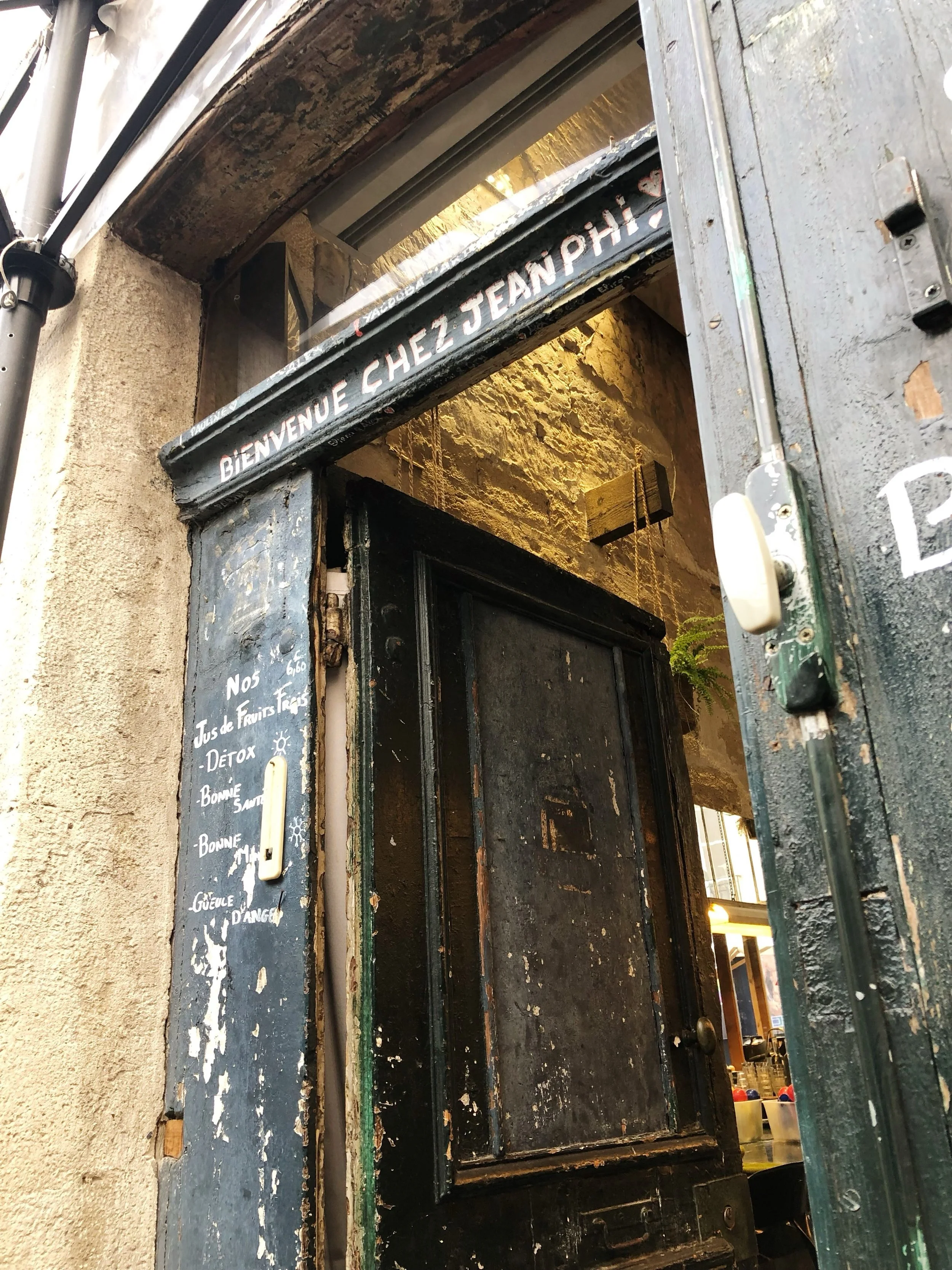 I was just sitting here last week enjoying the energy of the enfants rouges market, the wonderful people watching and of course my delicious pita from @chez_jeanphi 
This morning I woke up to news that the entire market was destroyed by a fire in the