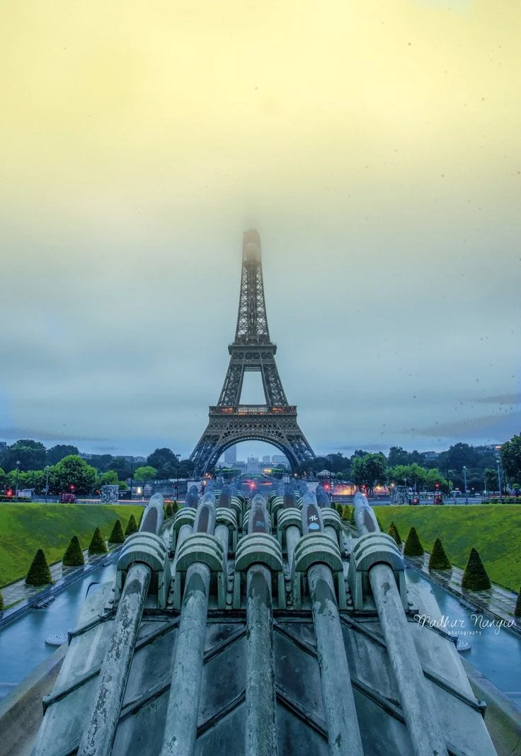 eiffel tower sunrise.jpeg
