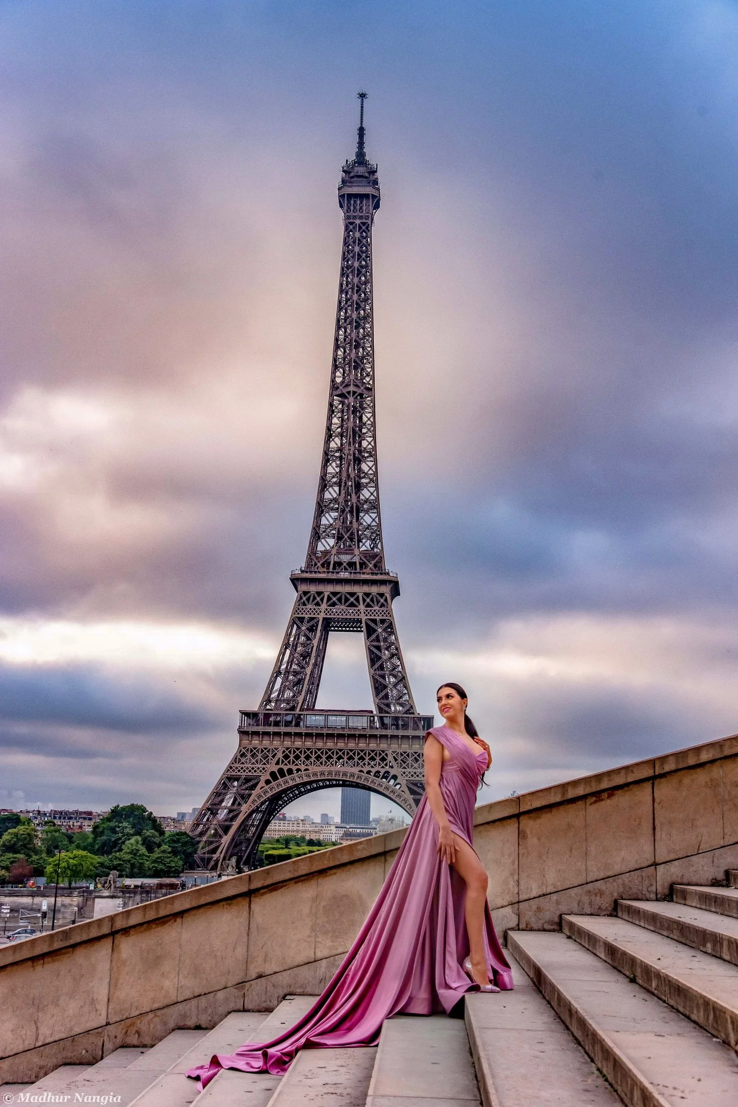 eiffel tower photoshoot .jpeg