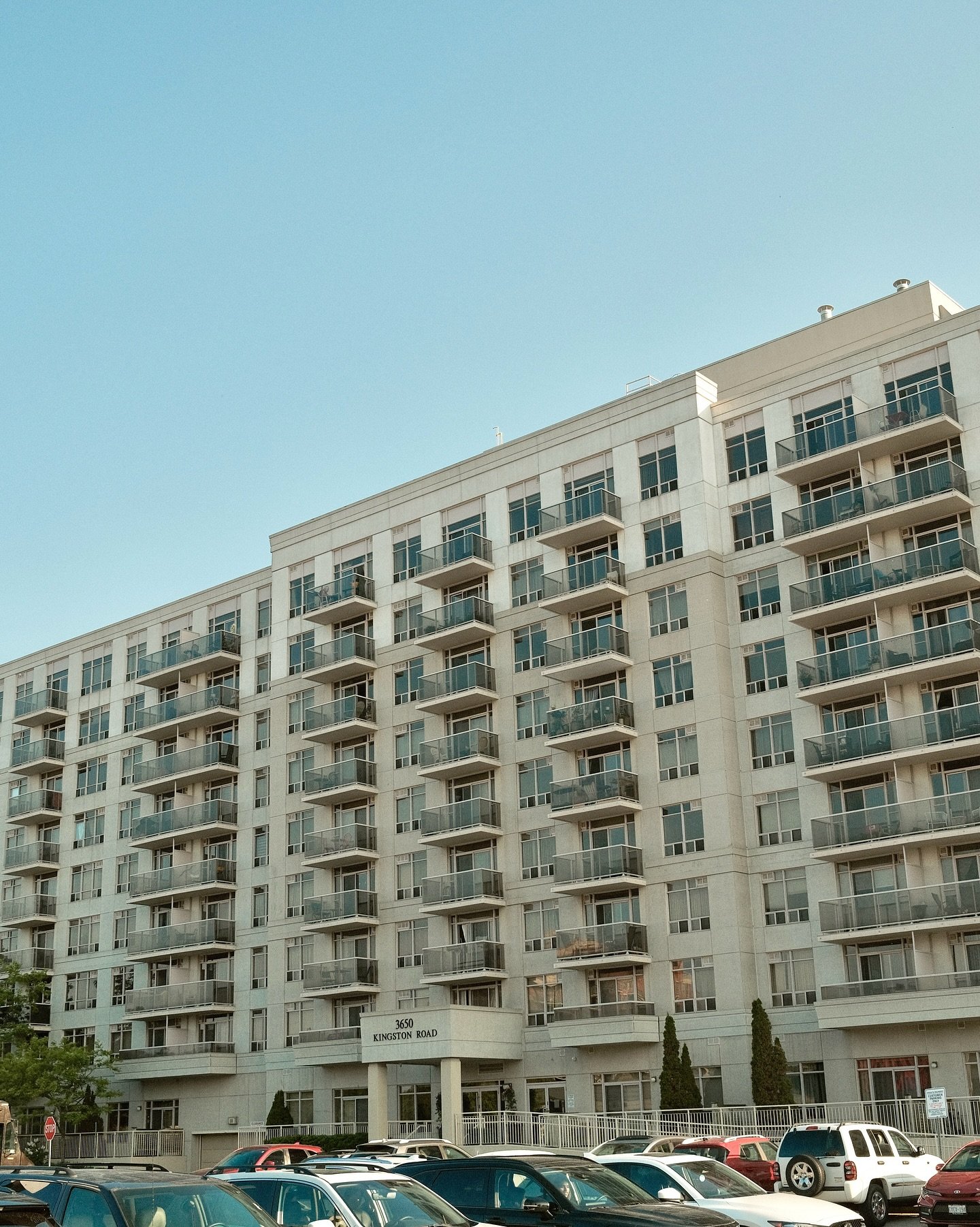 There&rsquo;s a large 1-bed plus den condo, with parking, coming for sale soon!

Shops &amp; groceries next door, short walk to TTC and GO station, and more. Will be a perfect price for first time buyers 👀 

Message for more info