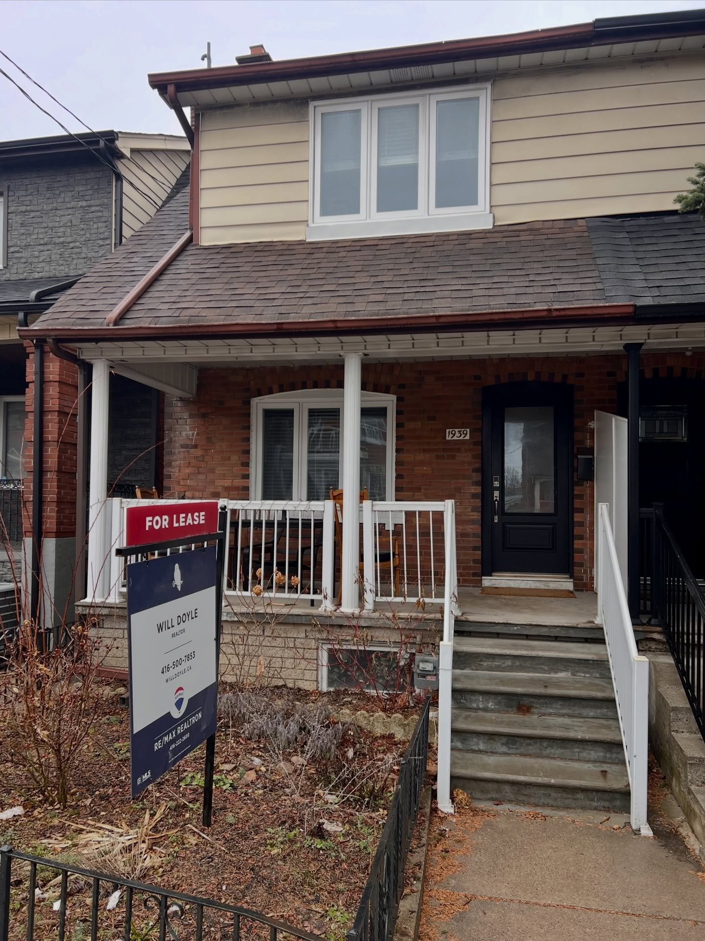 FOR LEASE 🏠

All utilities included. Bright upper-level 1-bed on Davenport Road in one of Toronto&rsquo;s most connected west-end neighbourhoods. High ceilings, big windows, and a separate kitchen with plenty of storage. TTC steps away, with shops, 