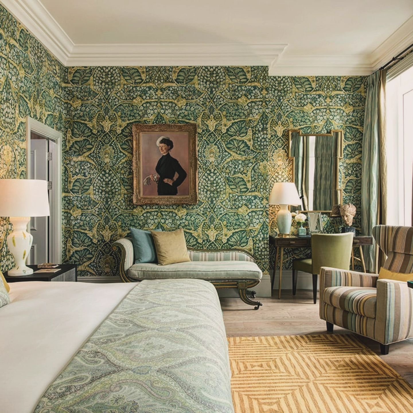 Classy and classic in the heart of Mayfair - this antique and quintessential English hotel has everything to offer for a fantastic family stay. With Green Park on the corner, an abundance of shops, museums and art galleries there is something availab