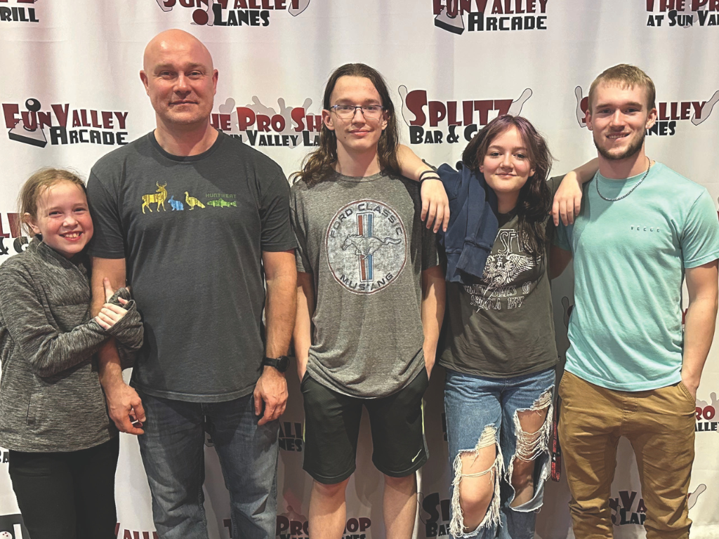 Family Picture: Dad and four kids