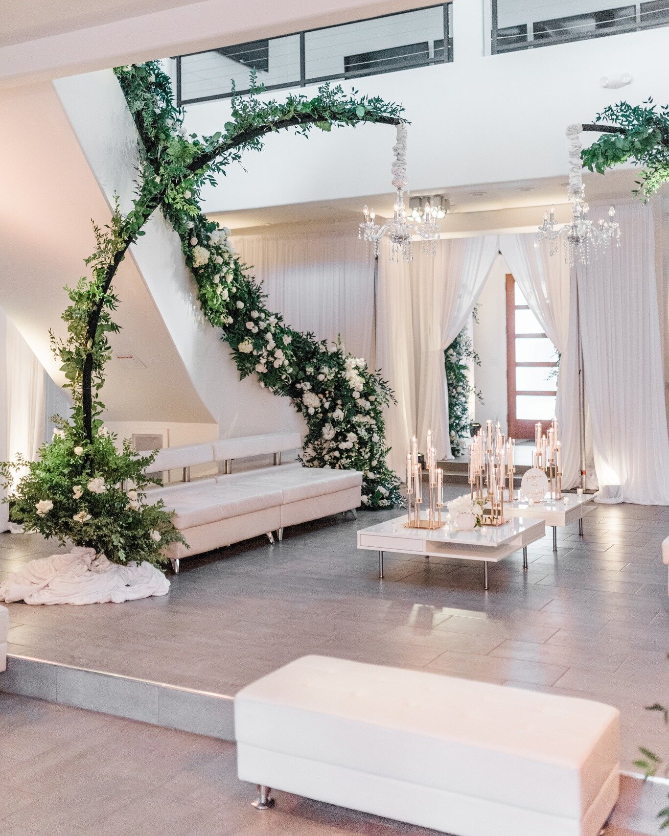 At this Lotus House engagement party, every element whispered sophistication ✨
They used our existing design and architecture to enhance their decor and the two matched perfectly. 
What are your thoughts? Indoor or outdoor reception at Lotus House? S