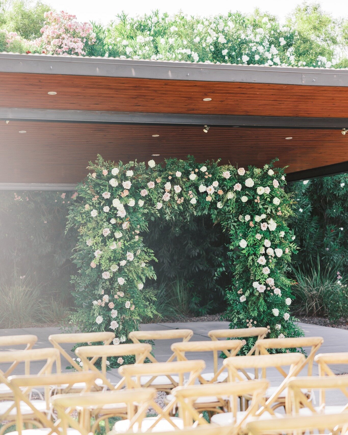 A moment for our Pergola ceremony location during Spring 🌷🌿

I mean....you can't beat all the natural flowers and lush greenery anywhere else in Las Vegas 🌸

If you'd like to come see for yourself, feel free to give us a phone call or reach out to