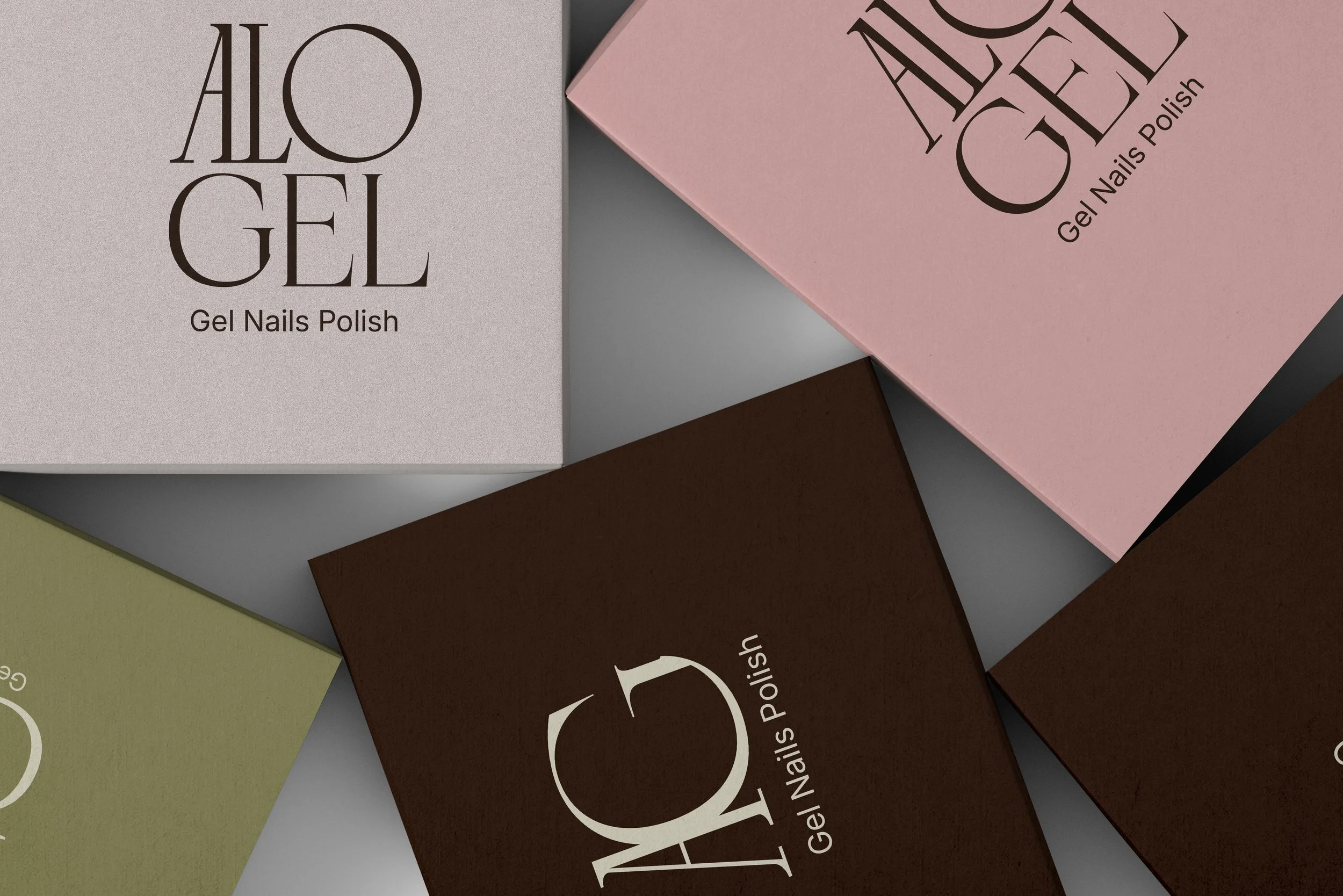 Cuatro cajas de esmalte de uñas en diferentes colores: rosa, marrón, beige y verde, con el texto 'Alo Gel' y 'Gel Nails Polish' en cada una.