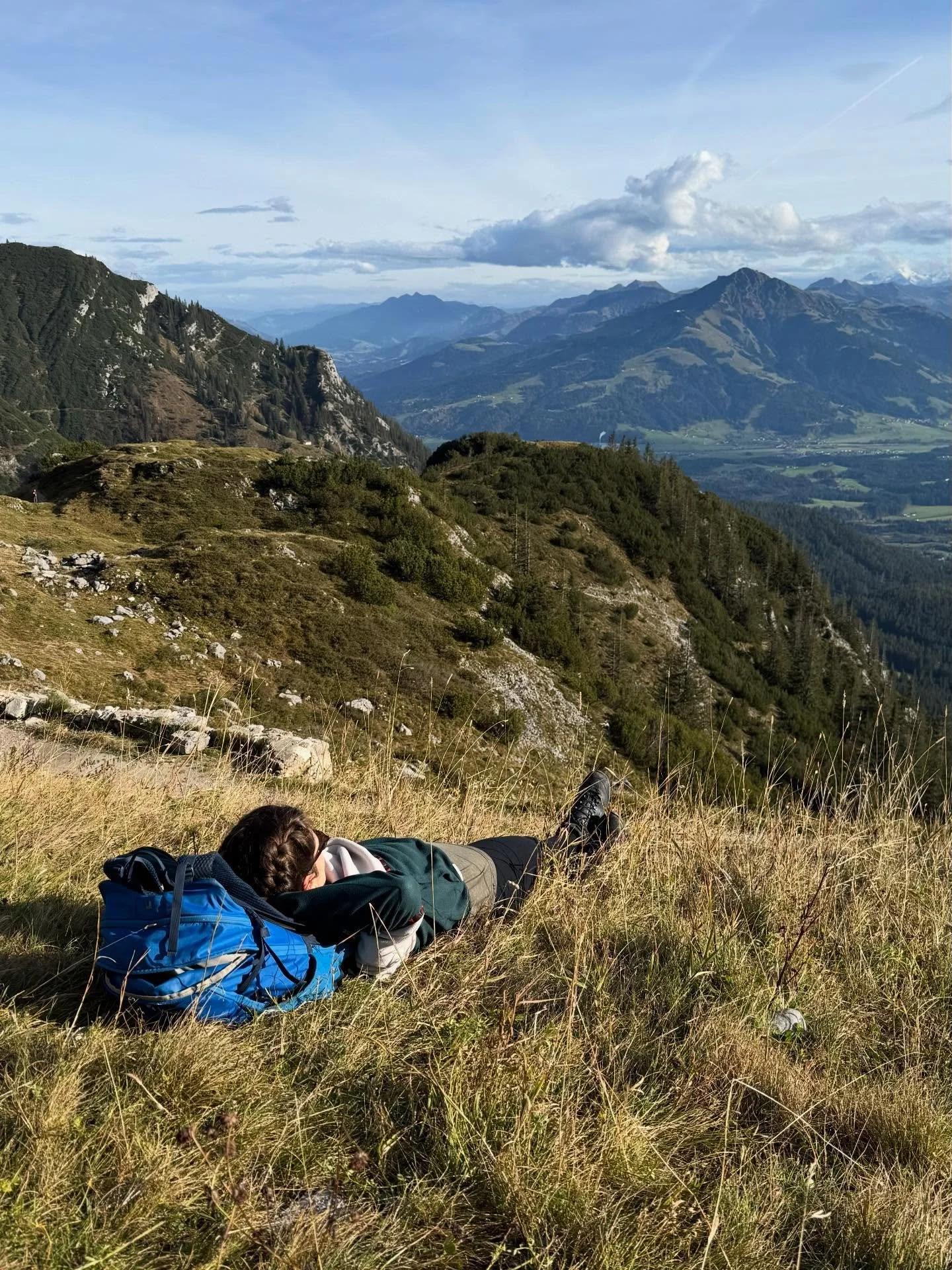 Warum fuchsdichraus? 🦊

Weil drau&szlig;en sein f&uuml;r mich mehr ist als Bewegung.
Es ist Durchatmen. Abschalten. Ankommen.

Bei fuchsdichraus geht es um das,
was drau&szlig;en gl&uuml;cklich macht:
Wandern, Radfahren, Reisen
und kleine Alltagsflu